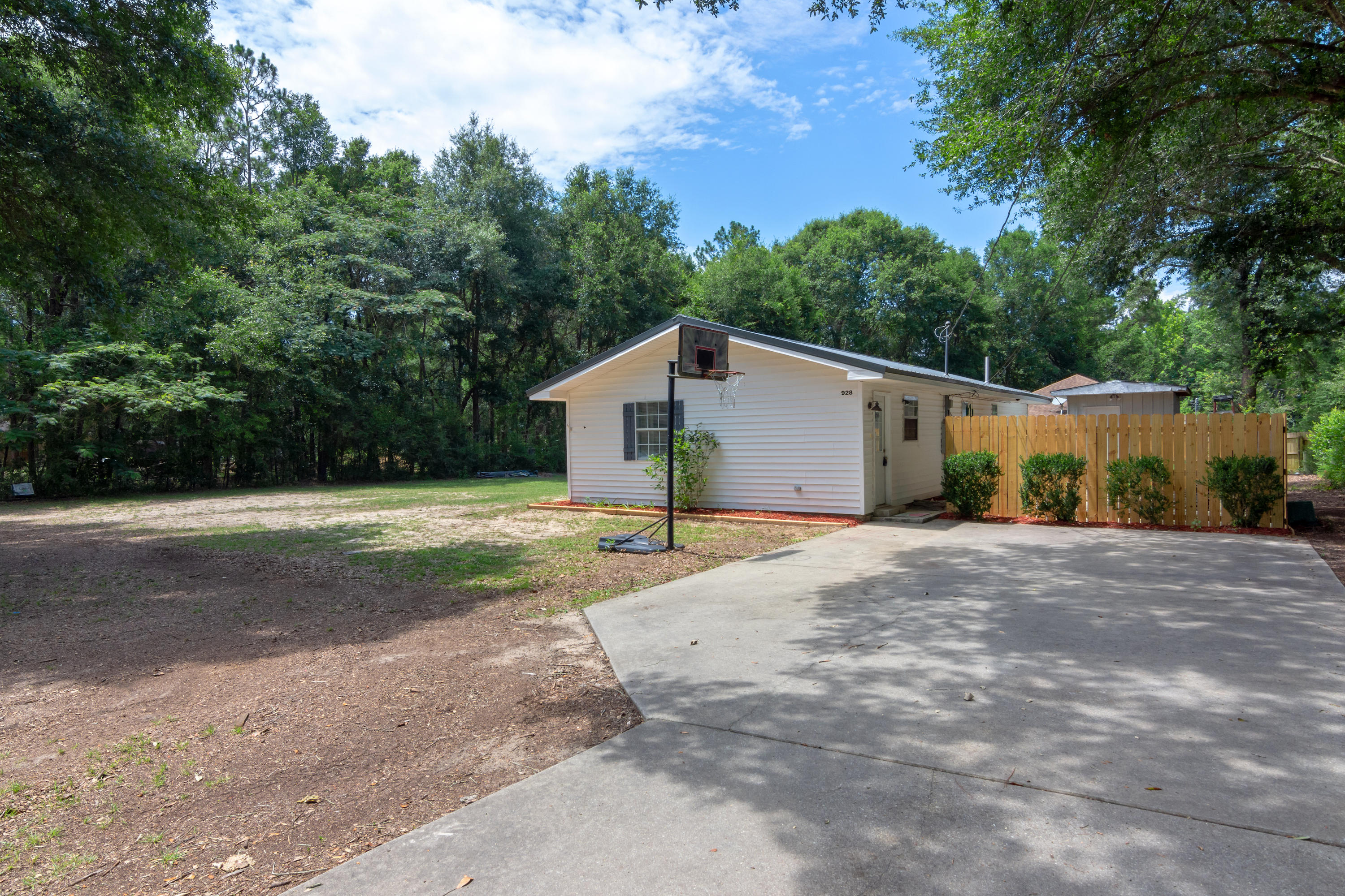 CINCO ADDN TO CRESTVIEW - Residential