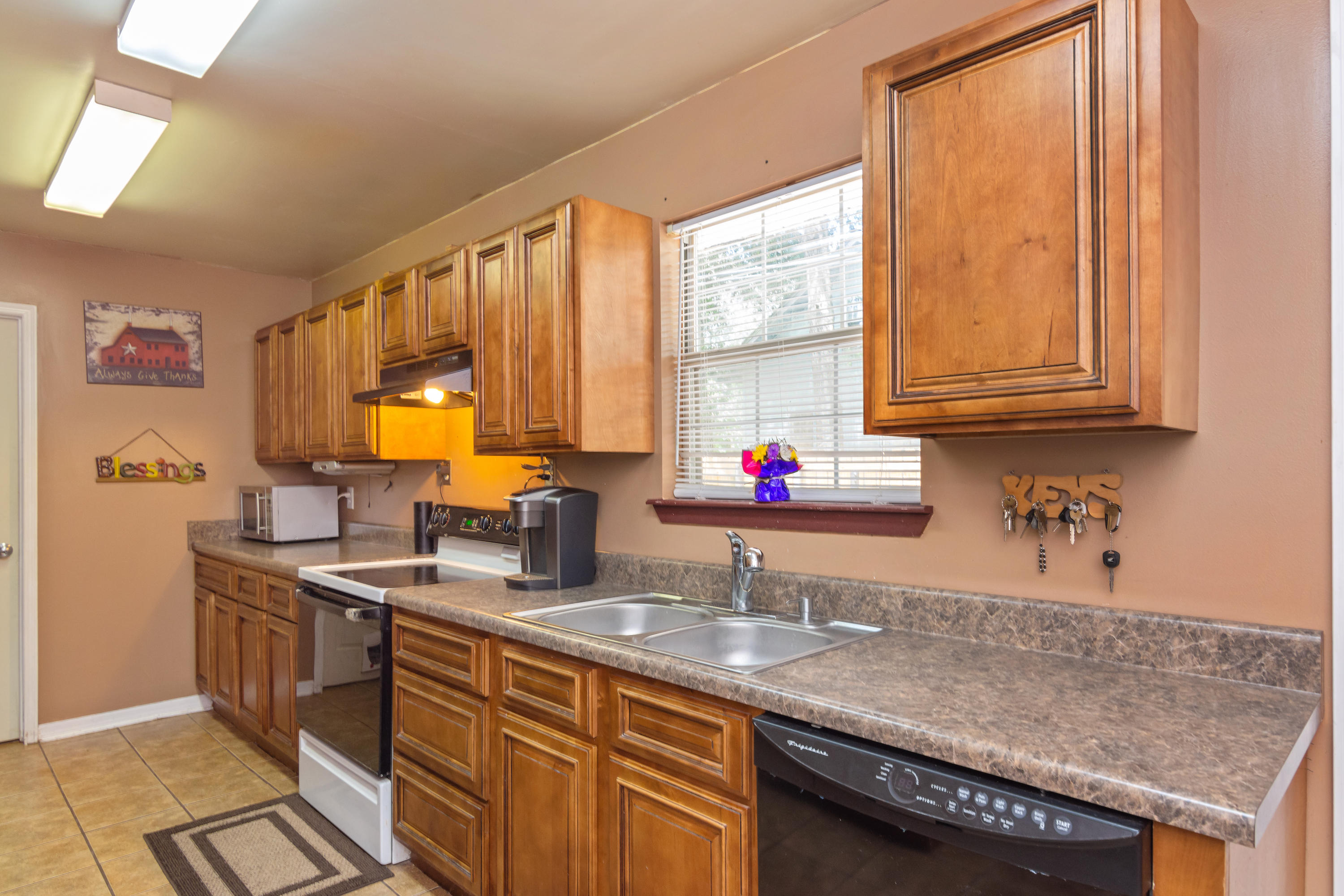 CINCO ADDN TO CRESTVIEW - Residential