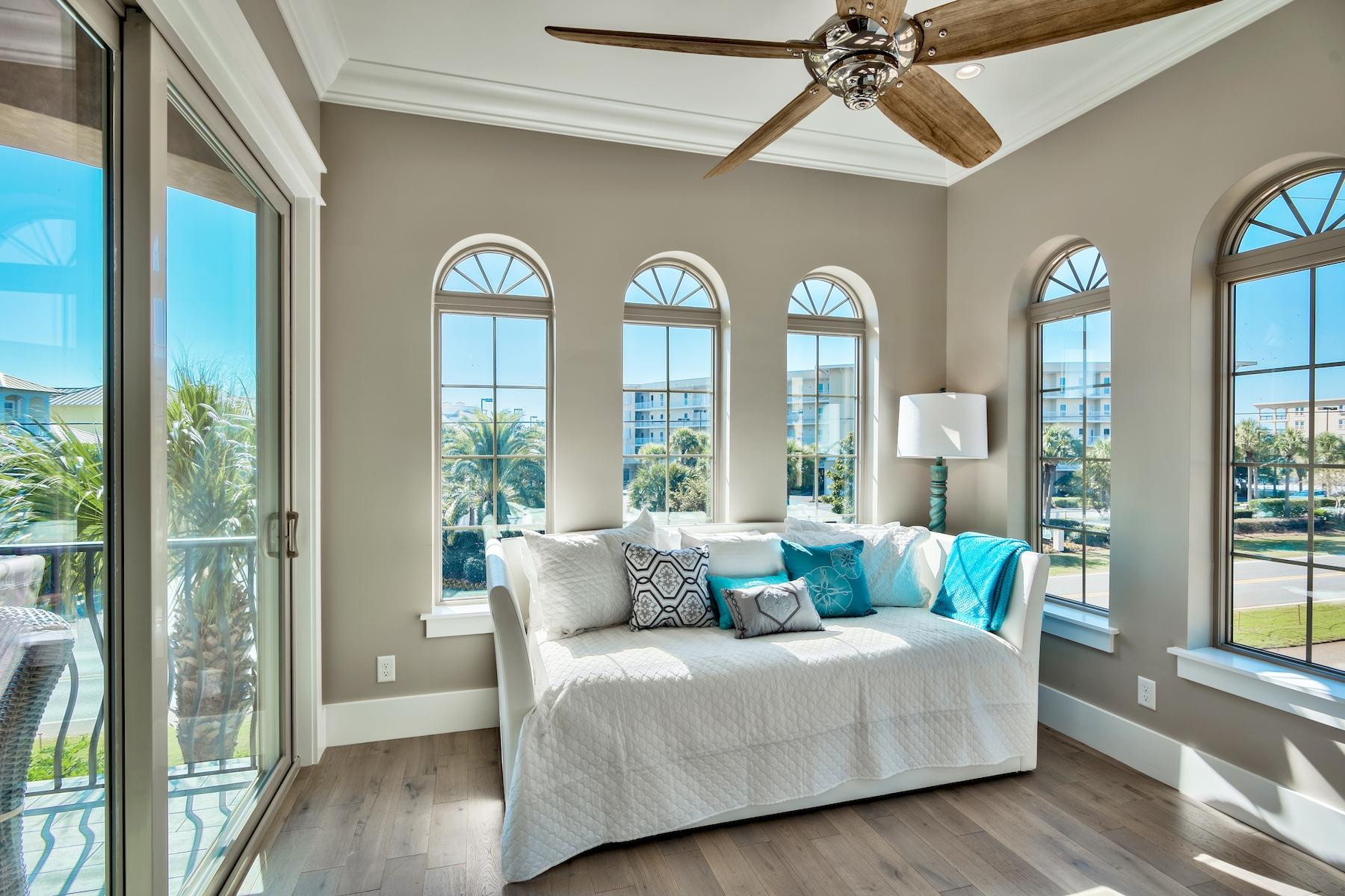 SAINT TROPEZ - Residential