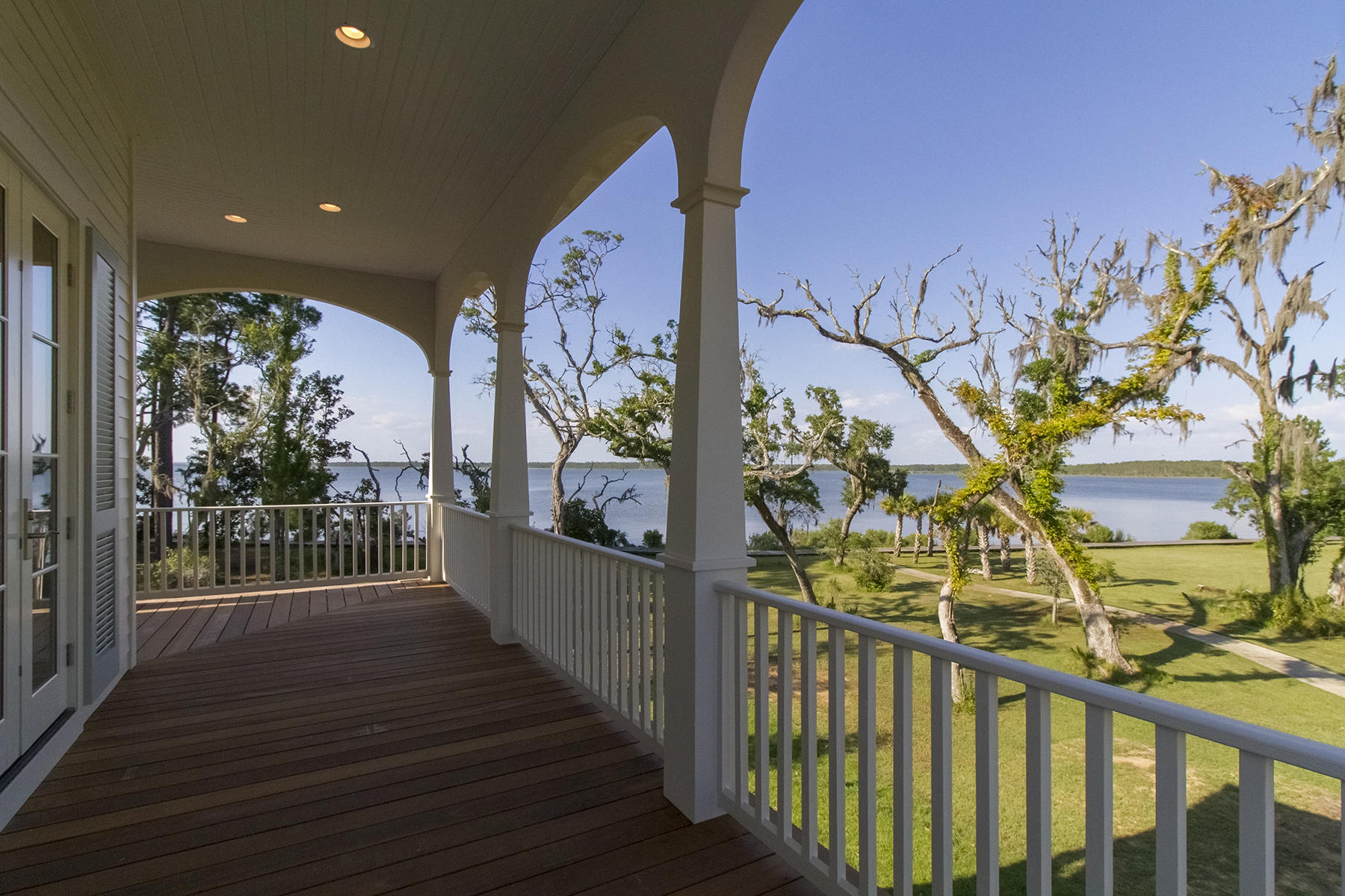 CHURCHILL OAKS - Residential