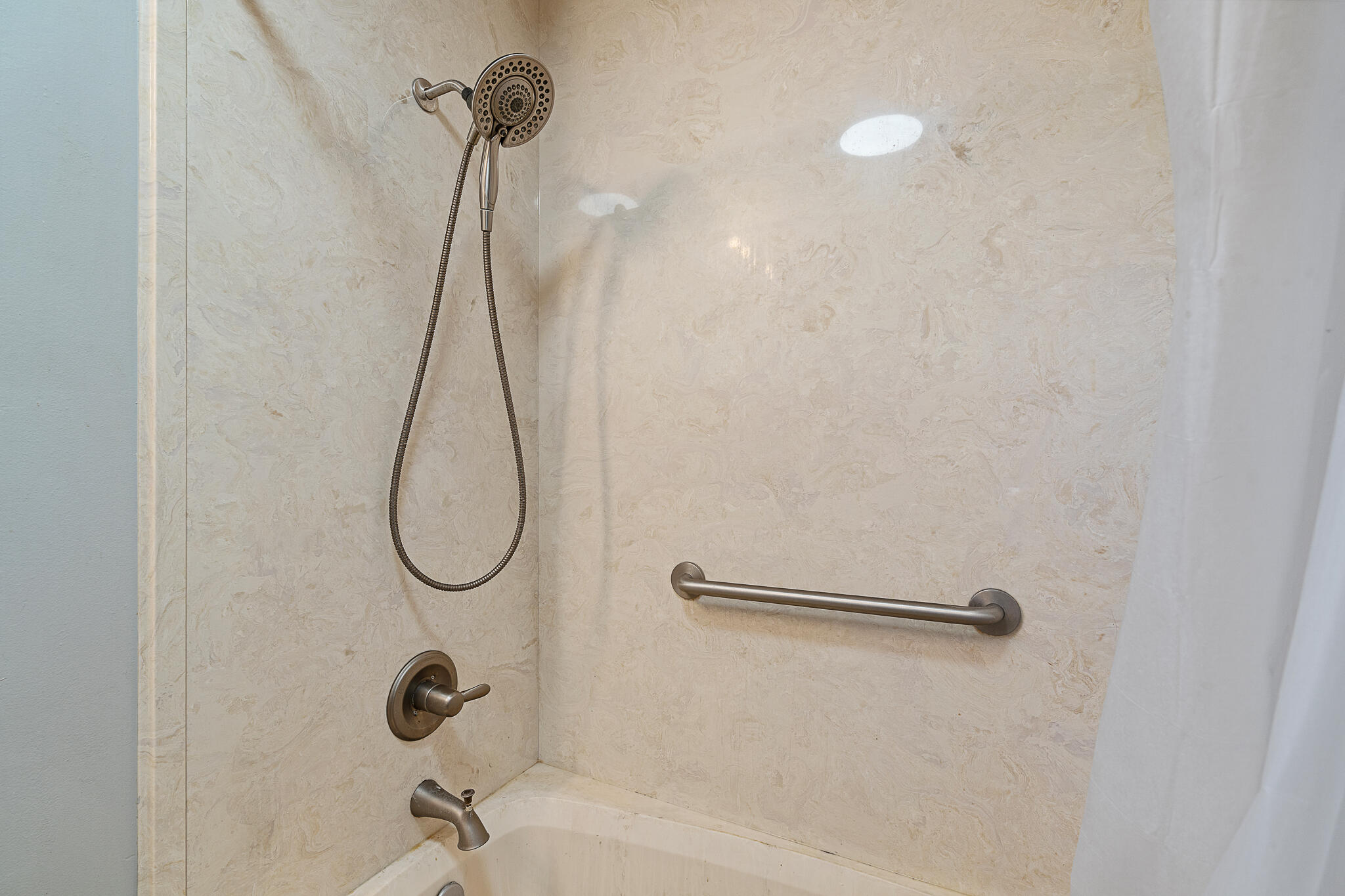 MARINA VILLAS CONDO AT BLUEWATER BAY - Residential Lease