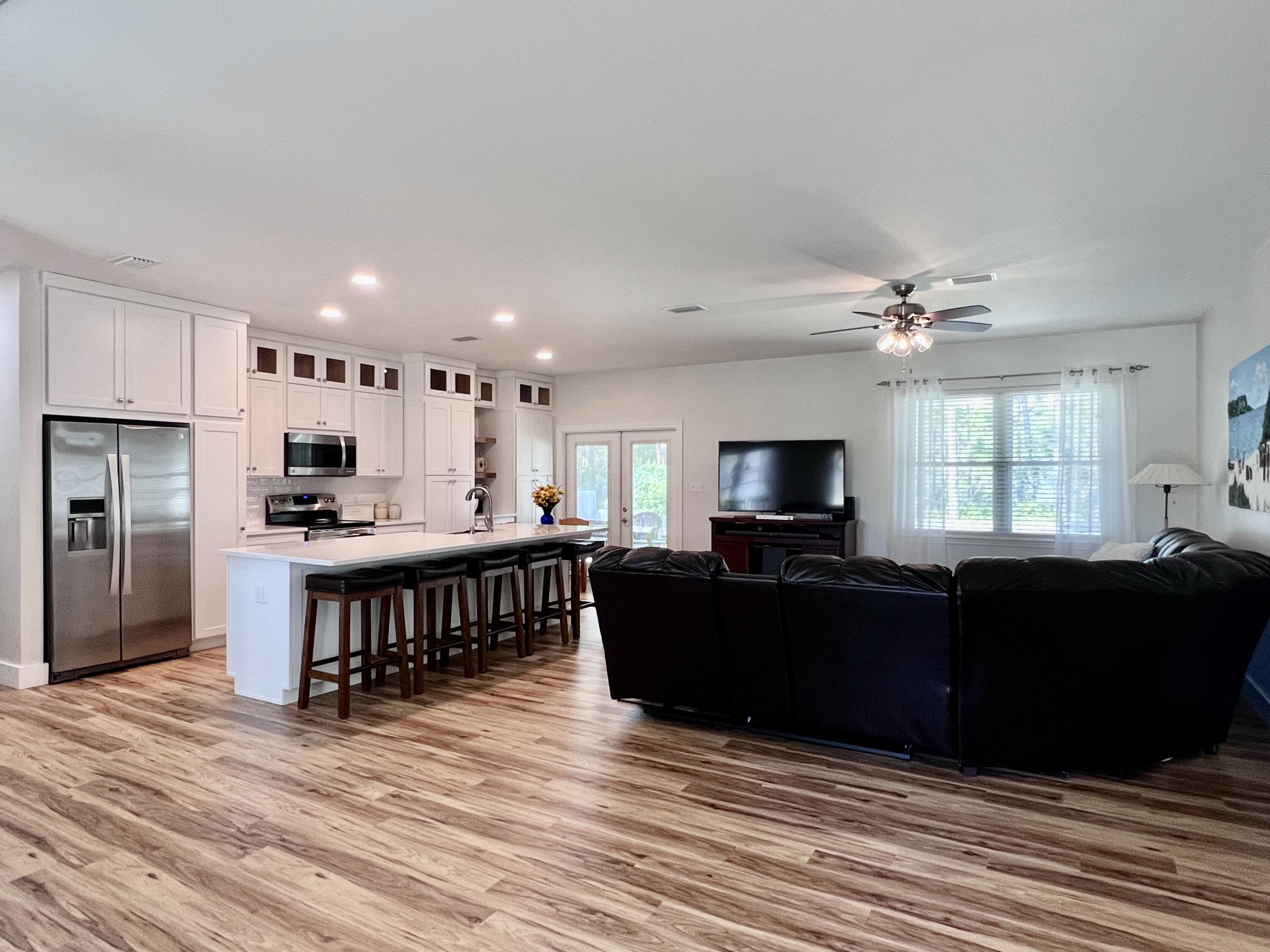 EMERALD WALK - Residential