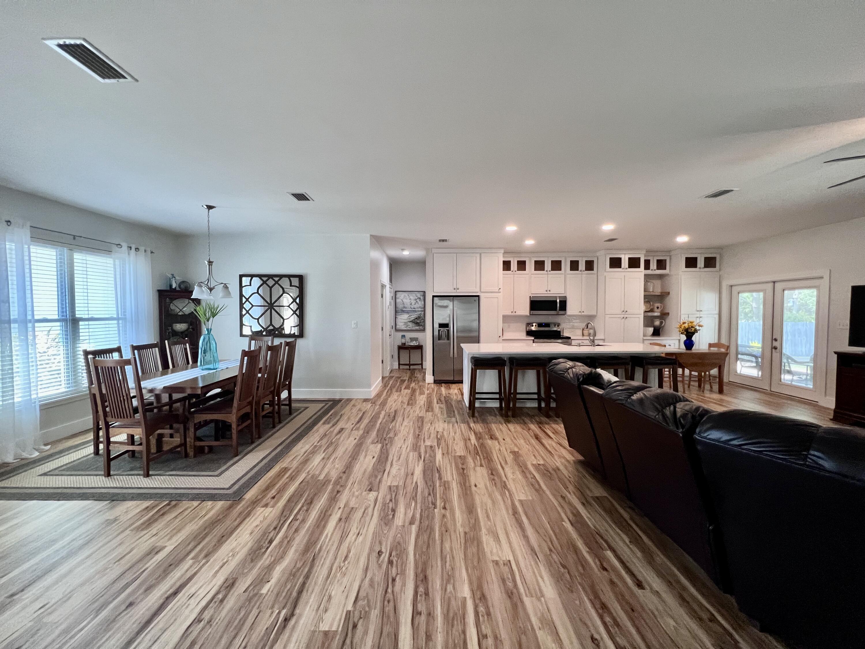 EMERALD WALK - Residential