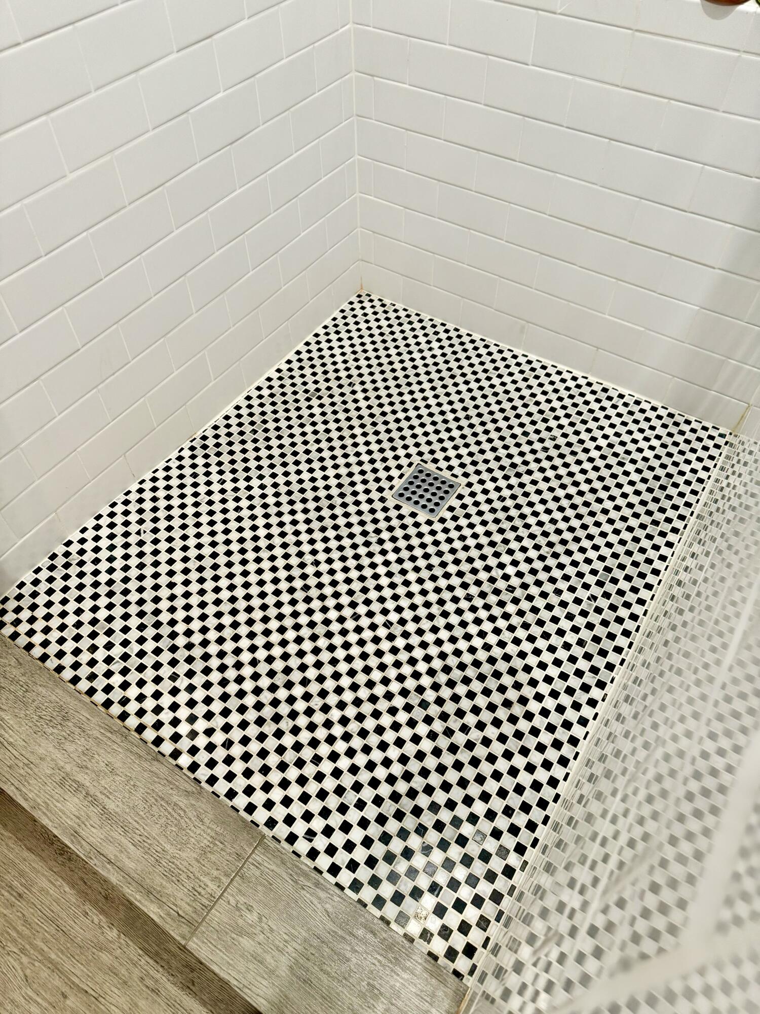 BEACHWOOD VILLAS CONDO - Residential