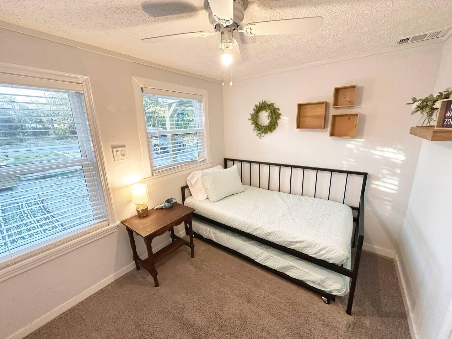 LAGUNA BEACH - Residential