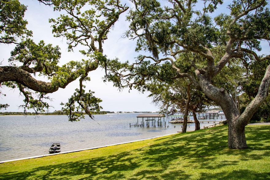 This condo is loaded to the max!  Fully renovated from top to bottom.  Wall taken out to allow for a more open feel and for a new, large granite island for the kitchen. New LVT installed, granite counter tops throughout, larger water tank (2020) installed, custom cabinets, wine fridge, censored kitchen faucet and lights that can be controlled by Alexia.  
Top floor views over the quaint court yard that is shaded by beautiful live oaks. Direct access to the inter-coastal.  After your day on the water, take a dip in the community pool.  This place has it all! Make your appointment today with your favorite realtor.