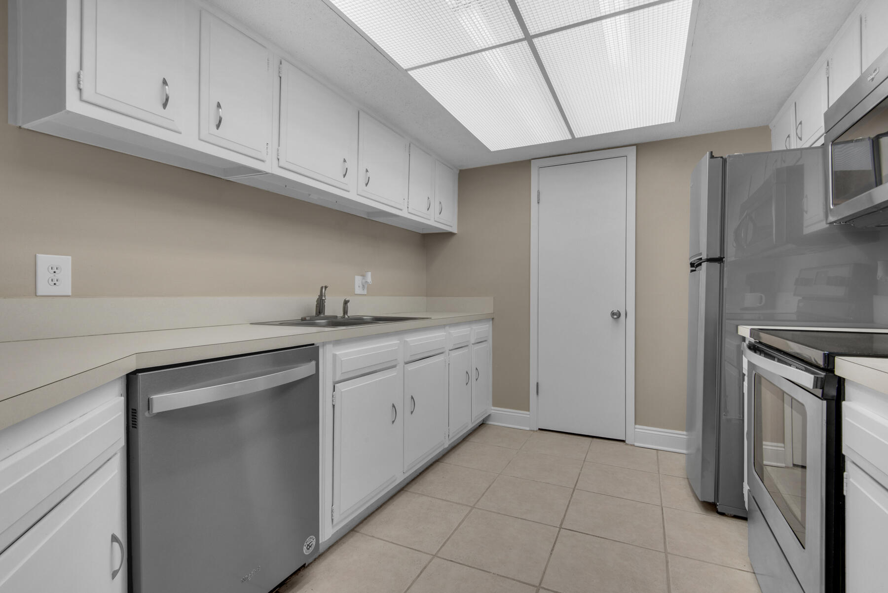 EL MATADOR CONDO - Residential