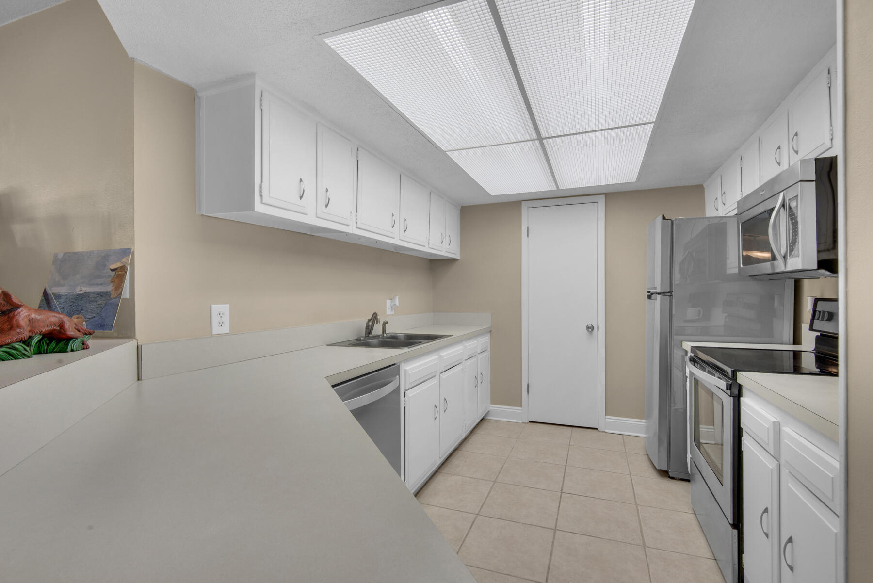 EL MATADOR CONDO - Residential