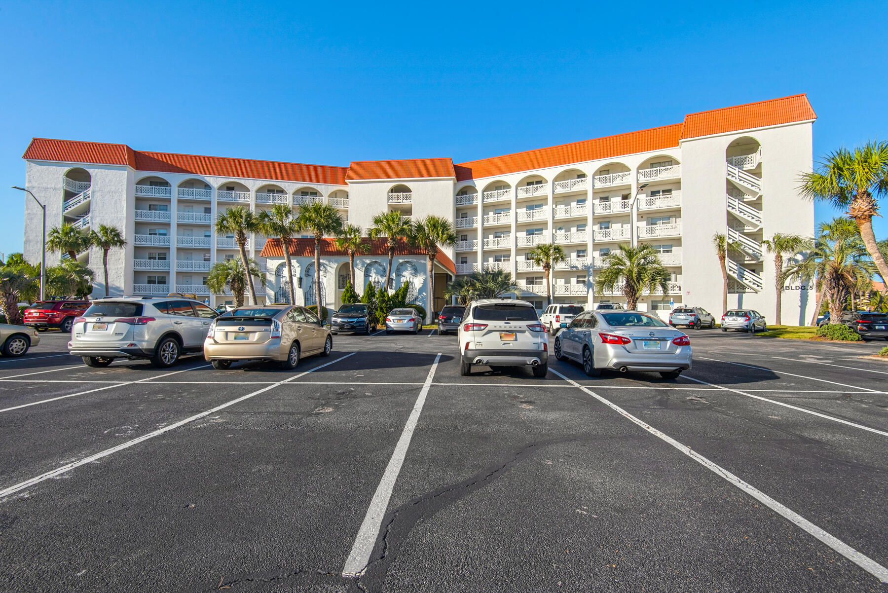 EL MATADOR CONDO - Residential
