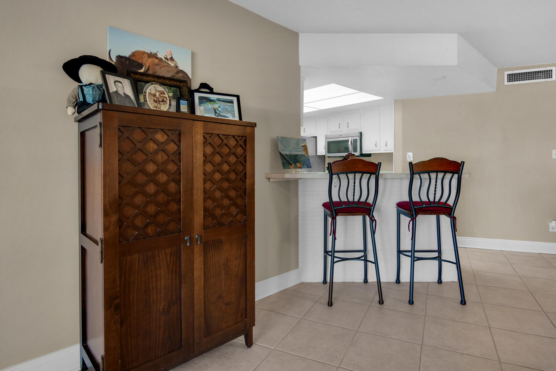 EL MATADOR CONDO - Residential