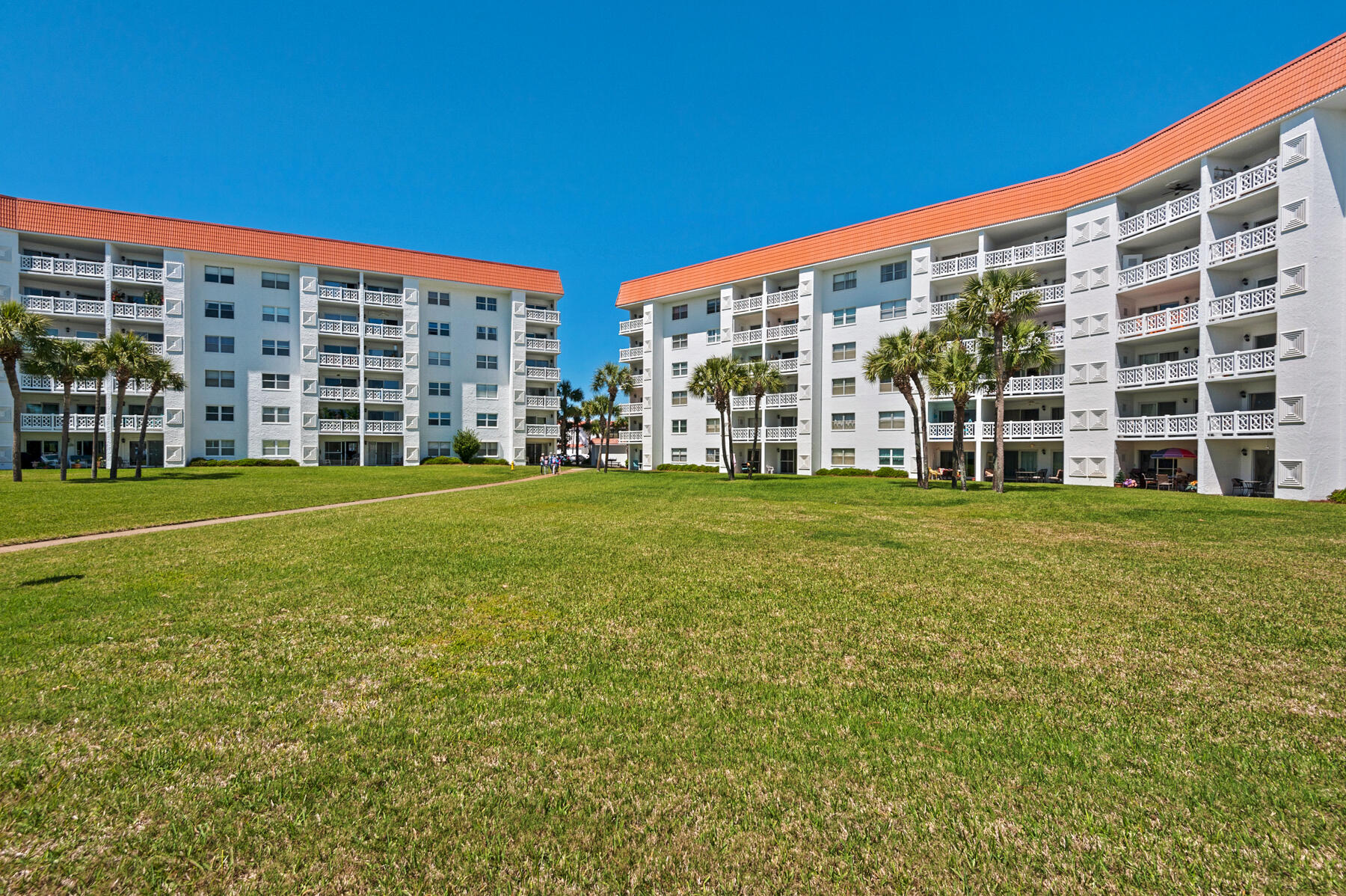 EL MATADOR CONDO - Residential