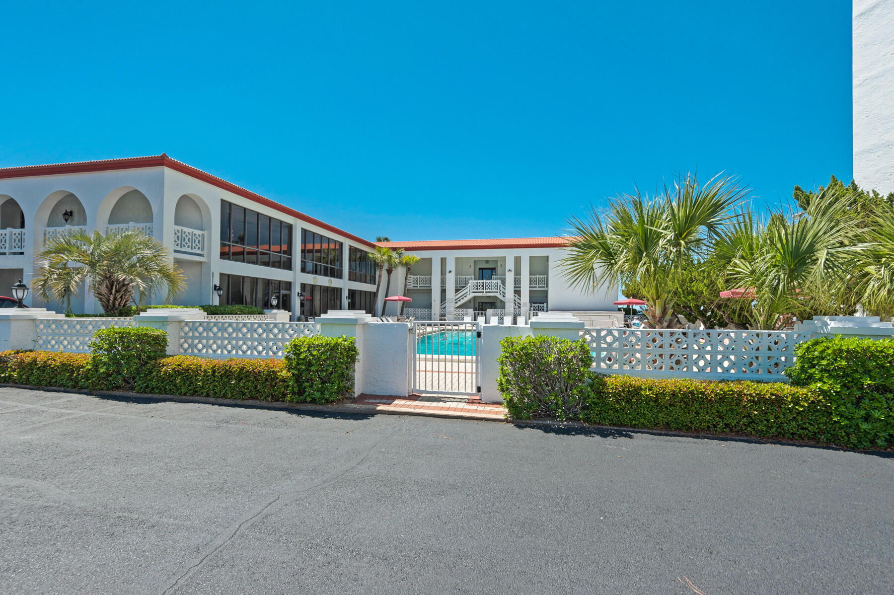 EL MATADOR CONDO - Residential