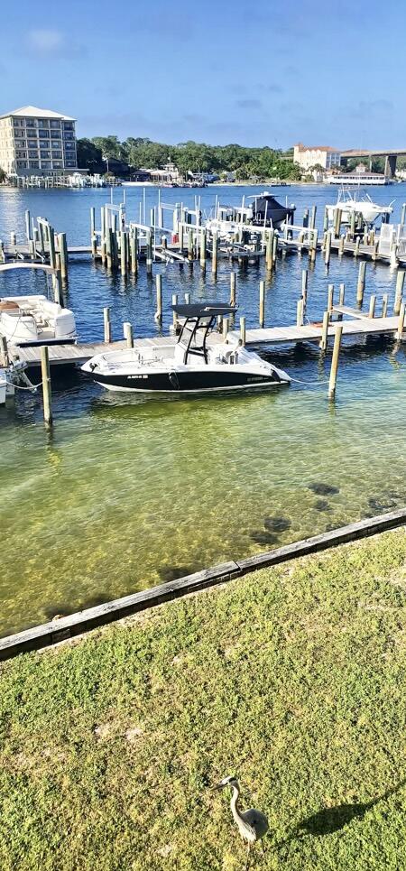 COMMODORES LANDING - Residential