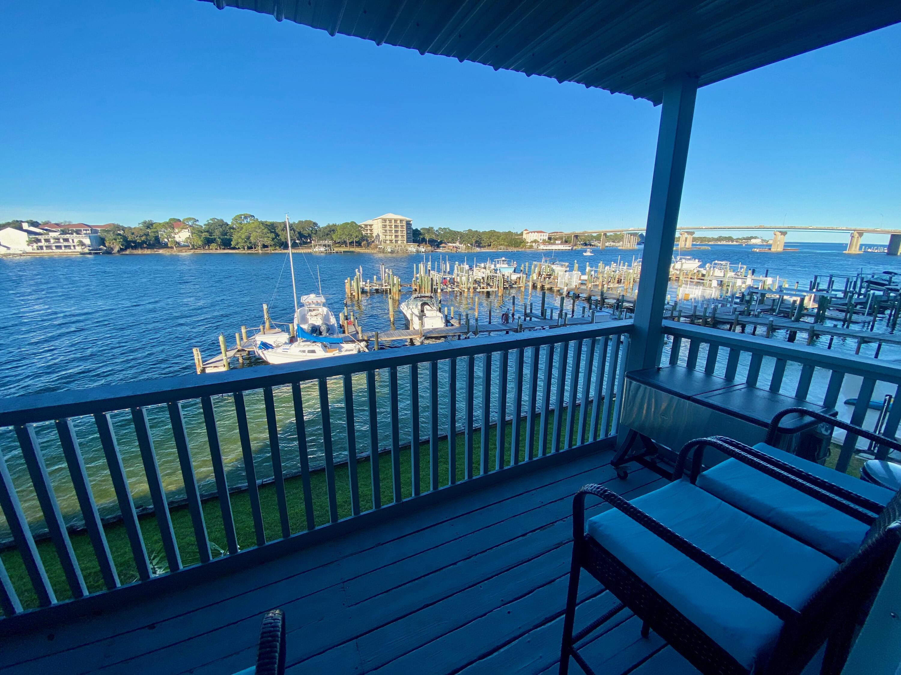 COMMODORES LANDING - Residential