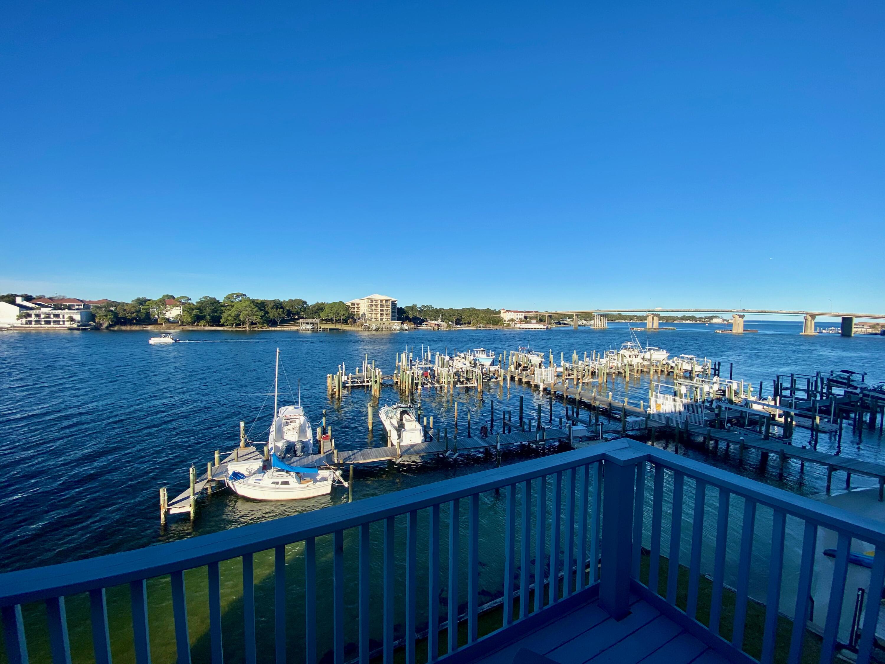 COMMODORES LANDING - Residential