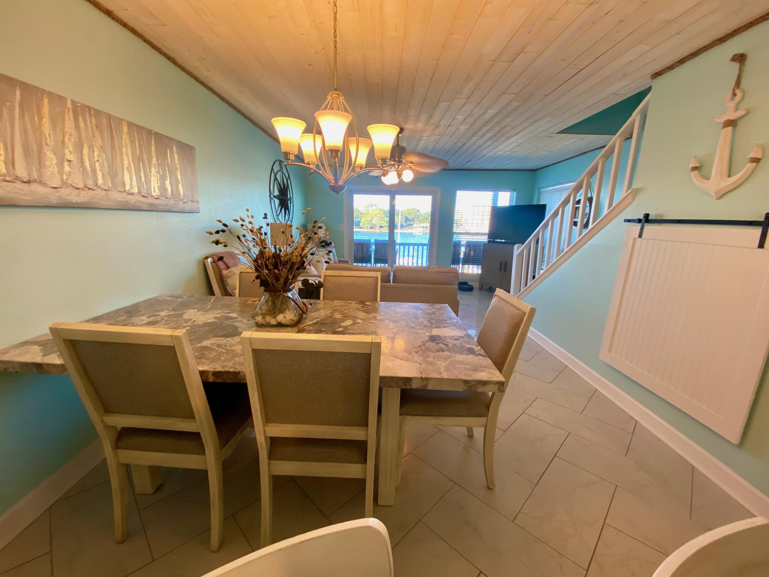 COMMODORES LANDING - Residential