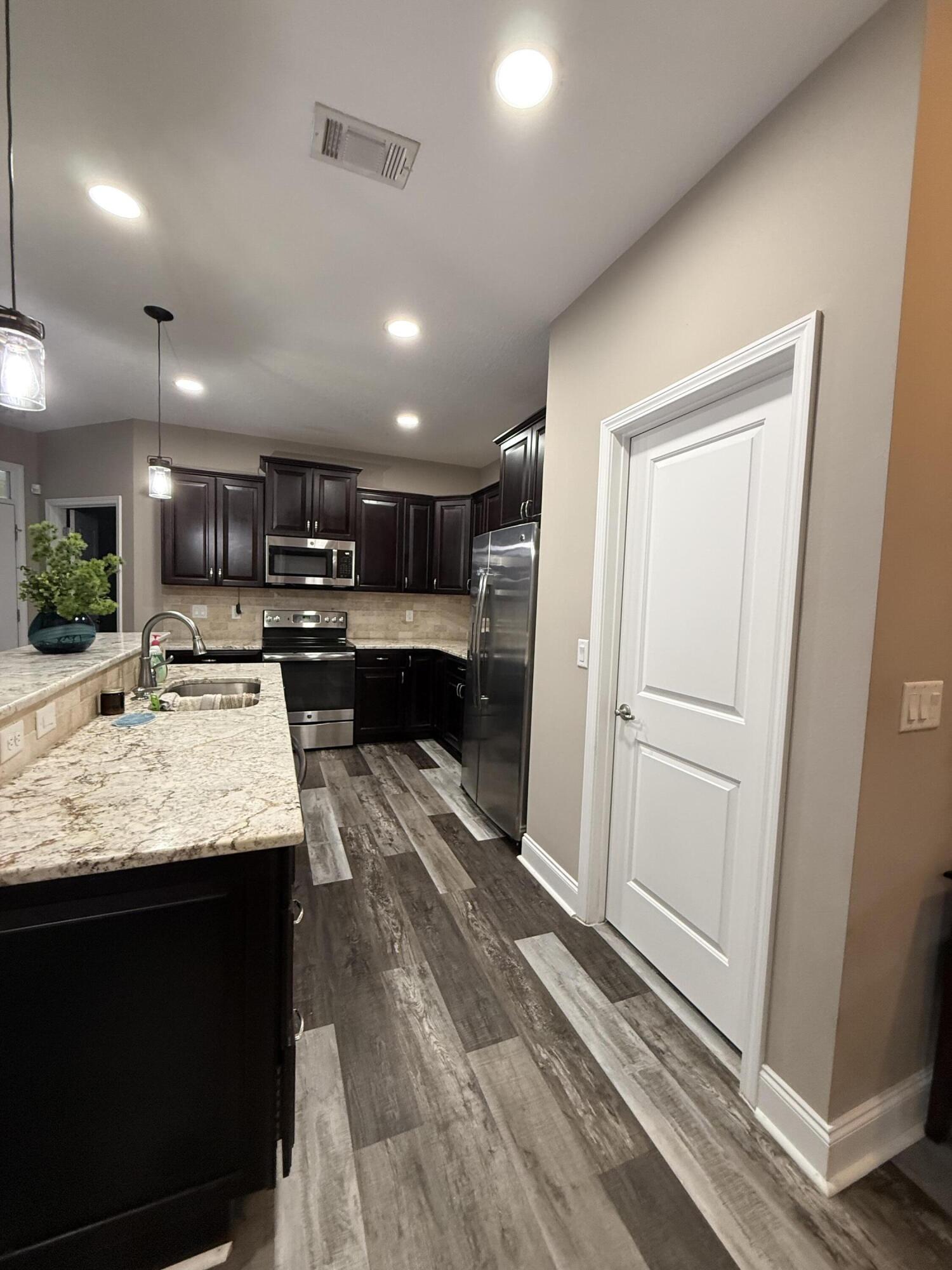 1208 - Kenwood/Golf Course - Residential Lease