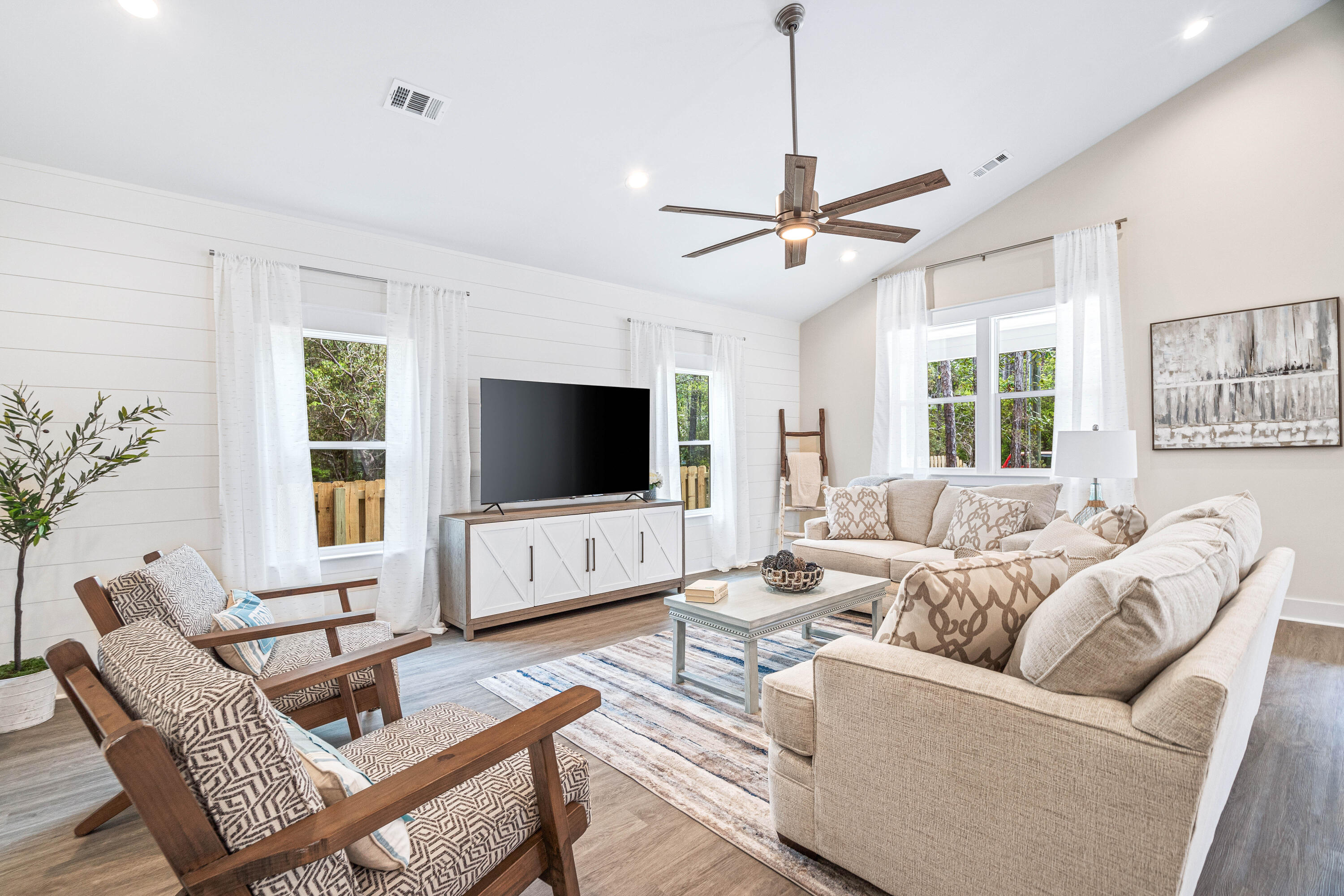 MAGNOLIA BEACH - Residential