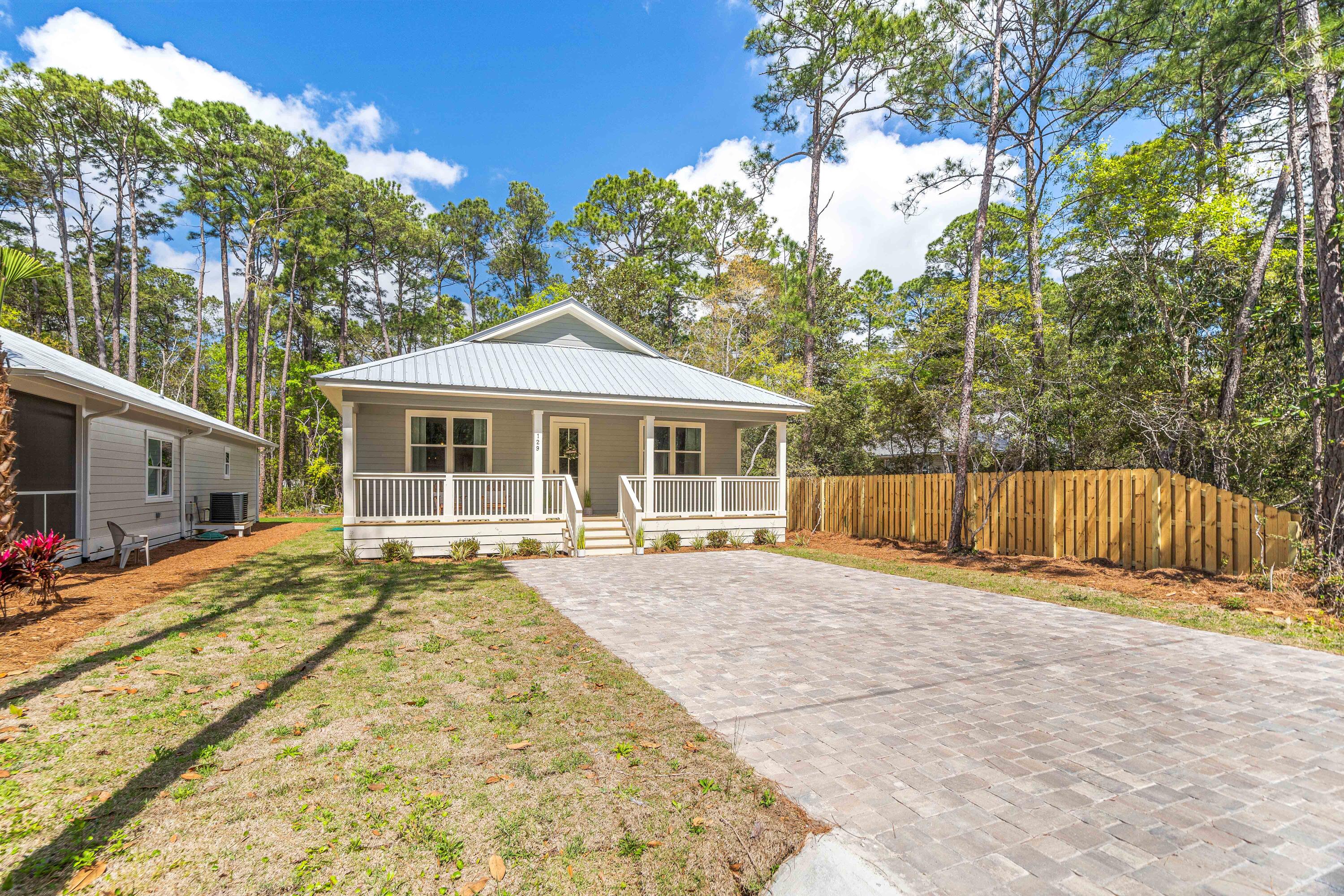 MAGNOLIA BEACH - Residential