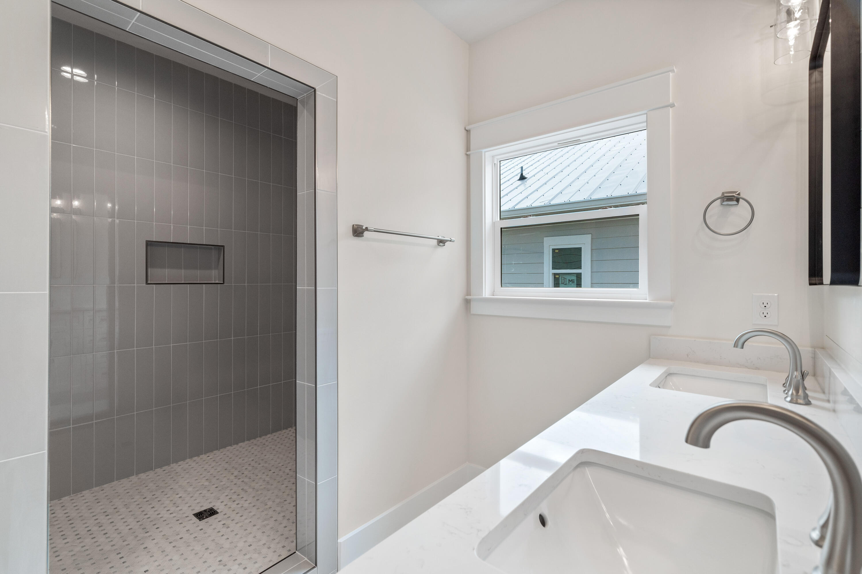 MAGNOLIA BEACH - Residential