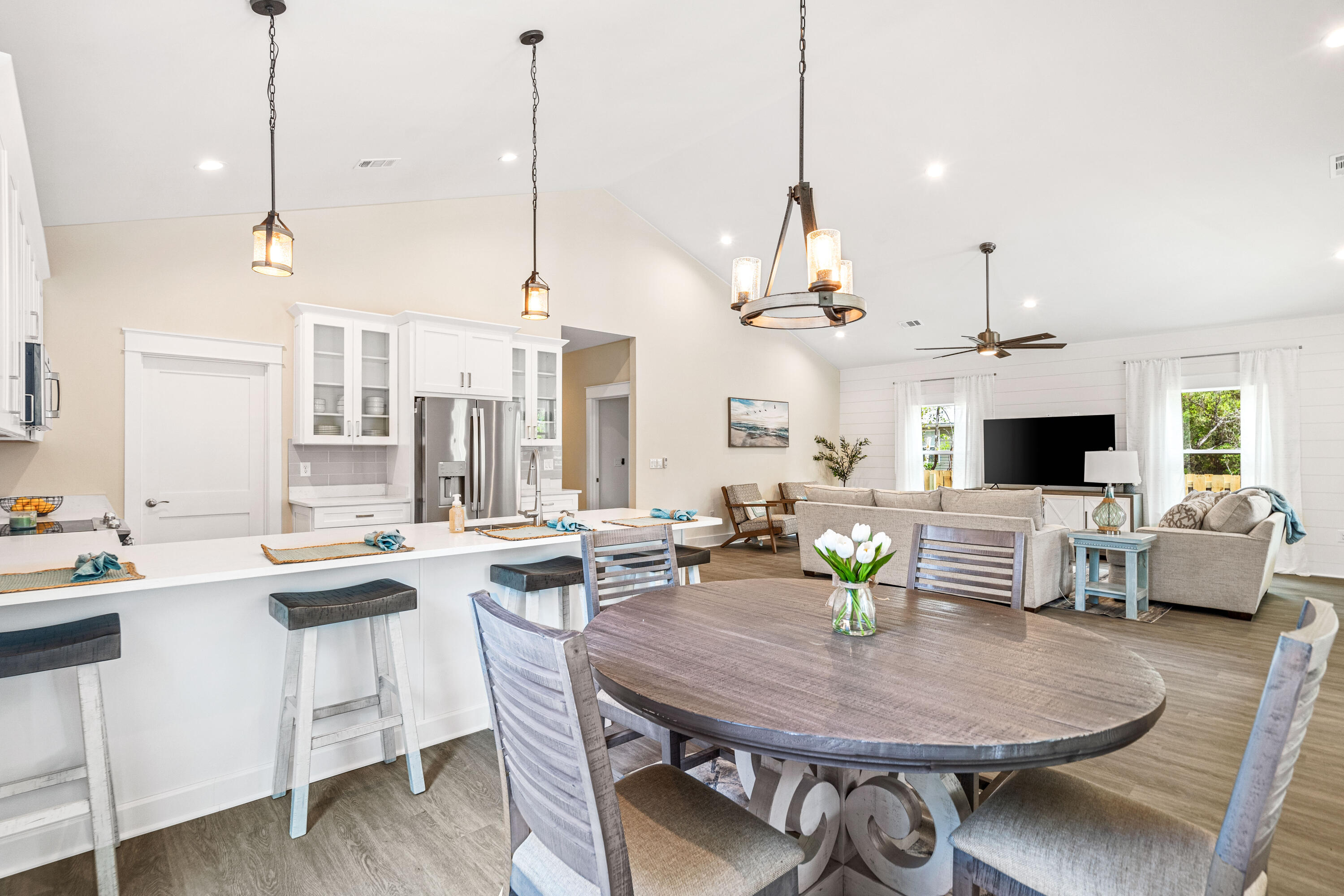 MAGNOLIA BEACH - Residential