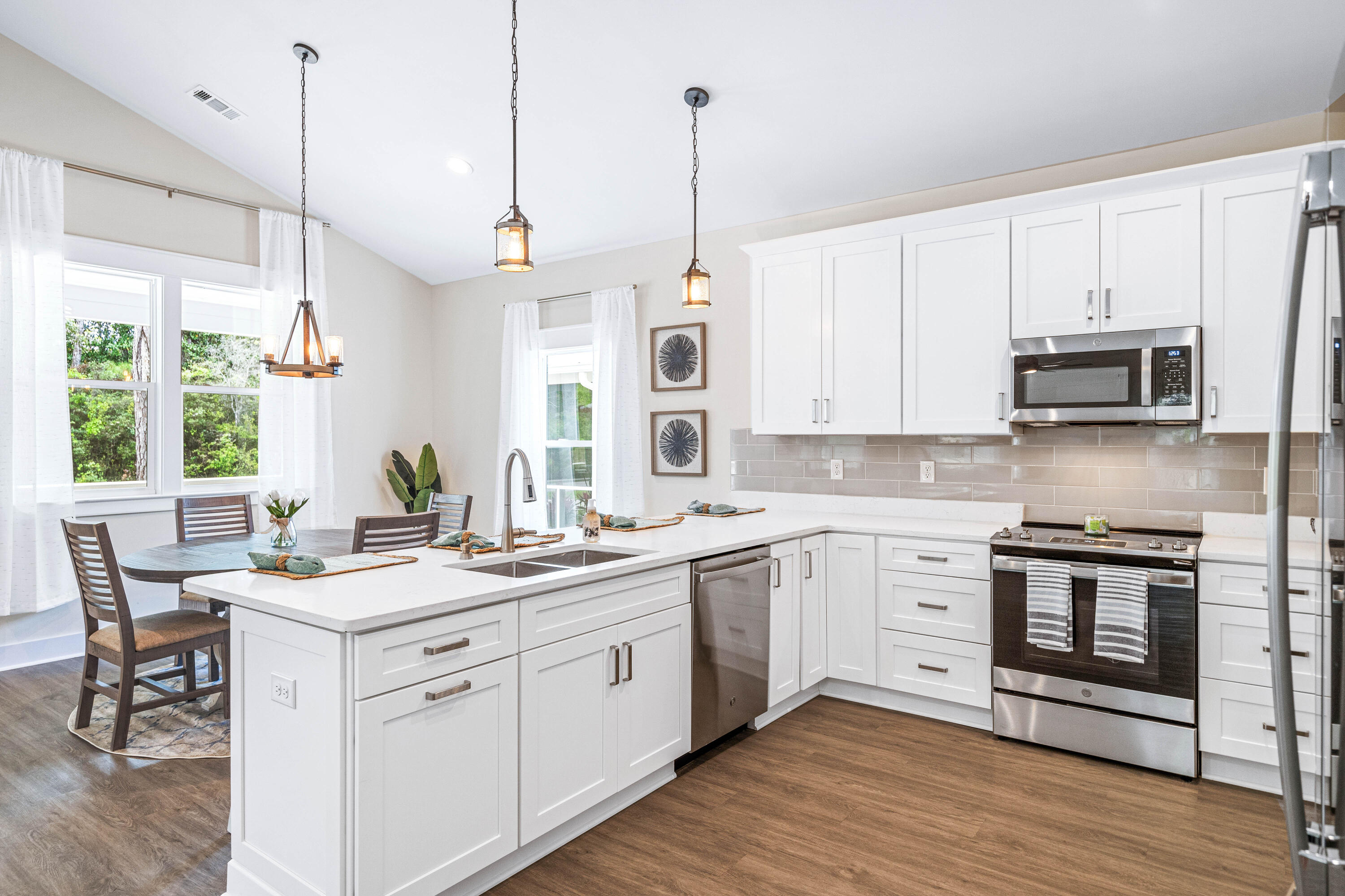 MAGNOLIA BEACH - Residential