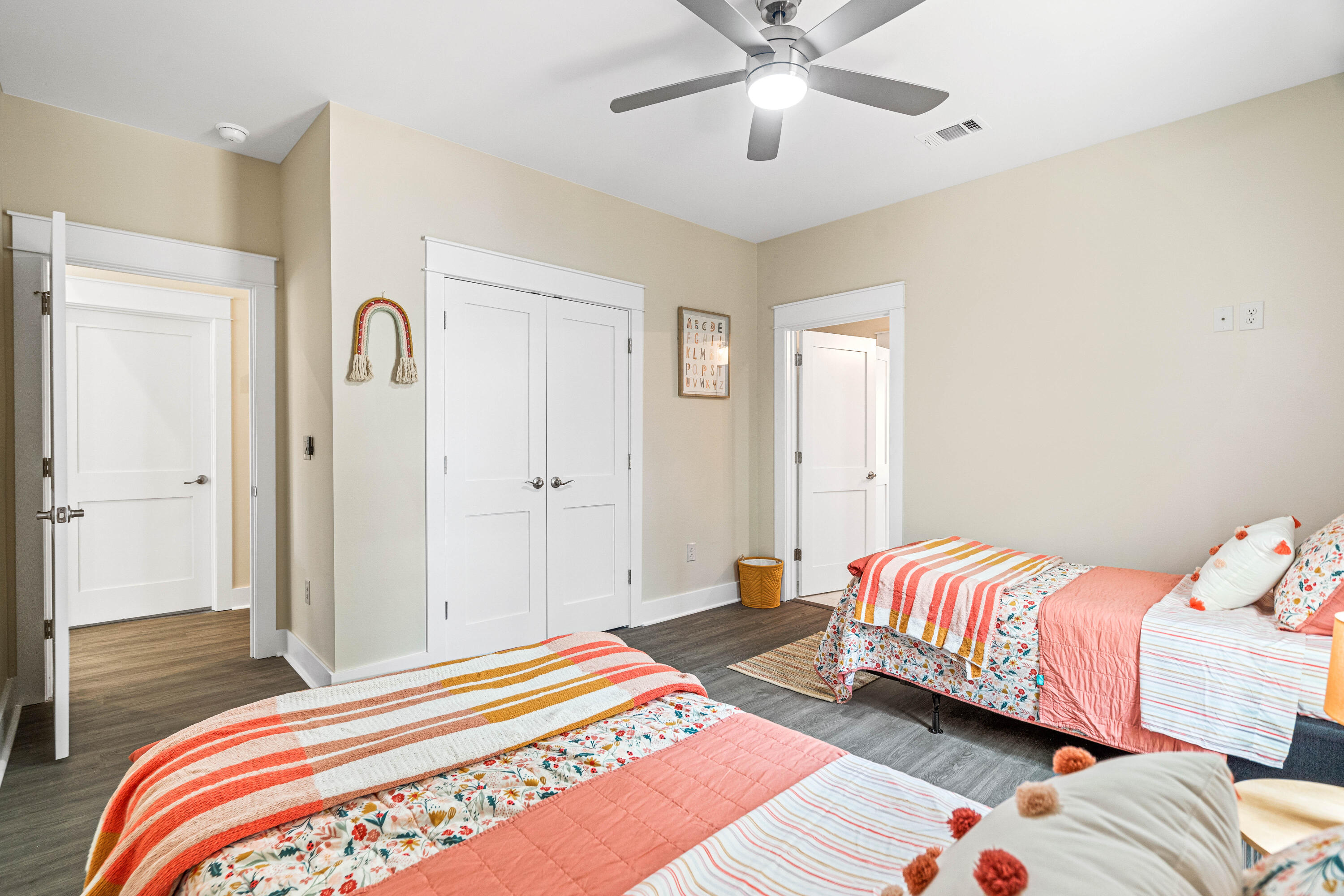 MAGNOLIA BEACH - Residential