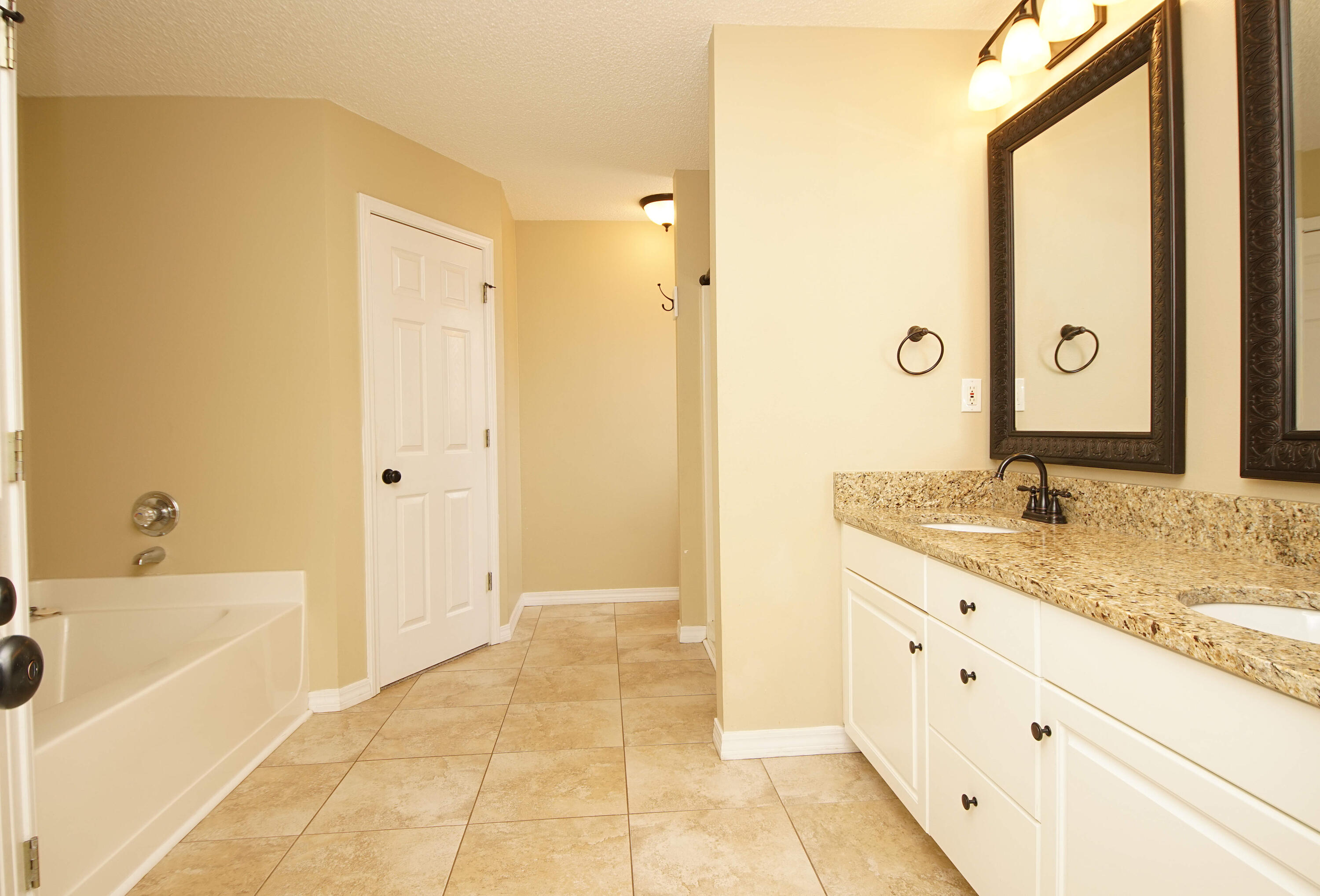 SHADOW OAK S/D - Residential Lease