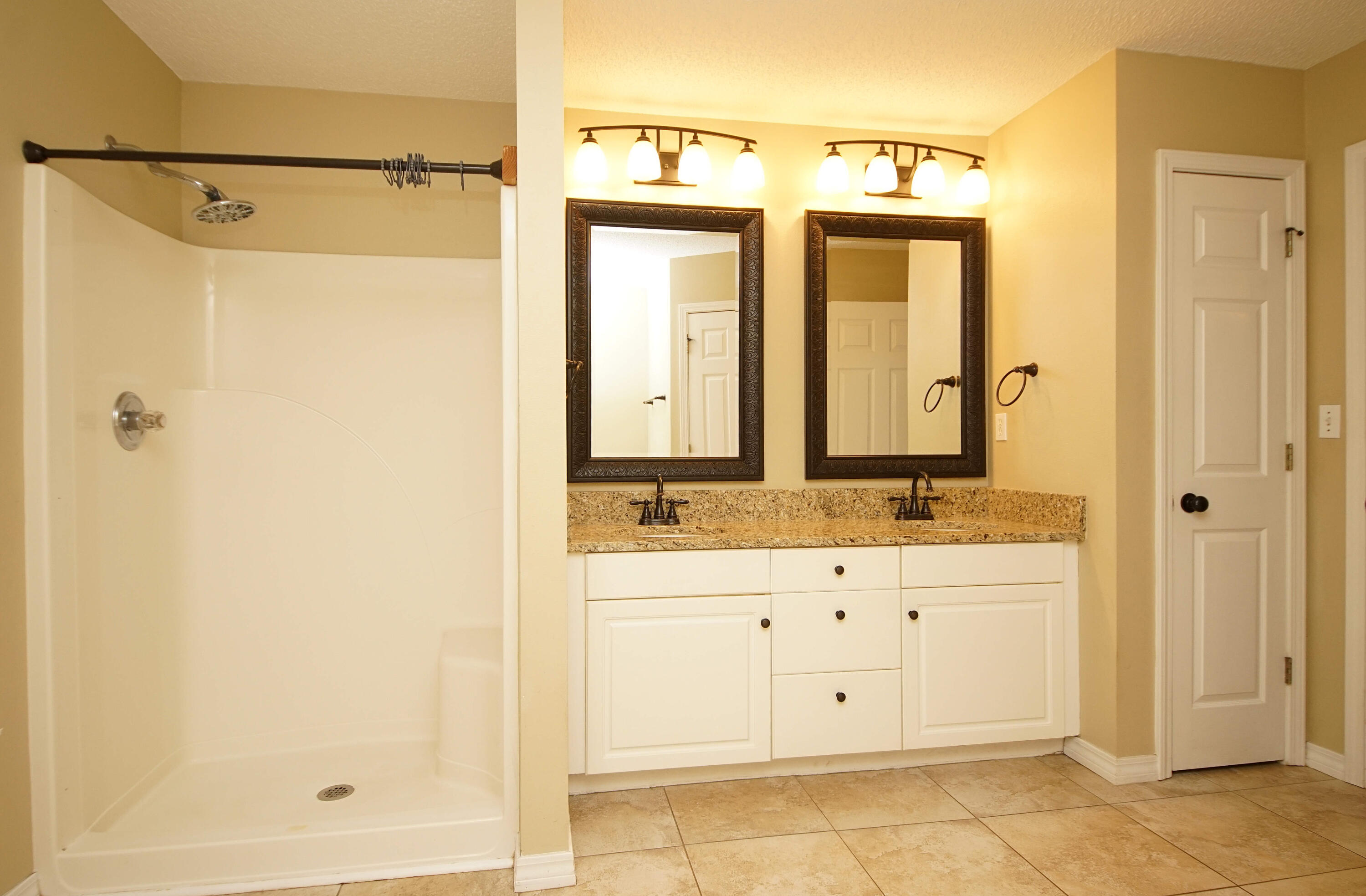 SHADOW OAK S/D - Residential Lease