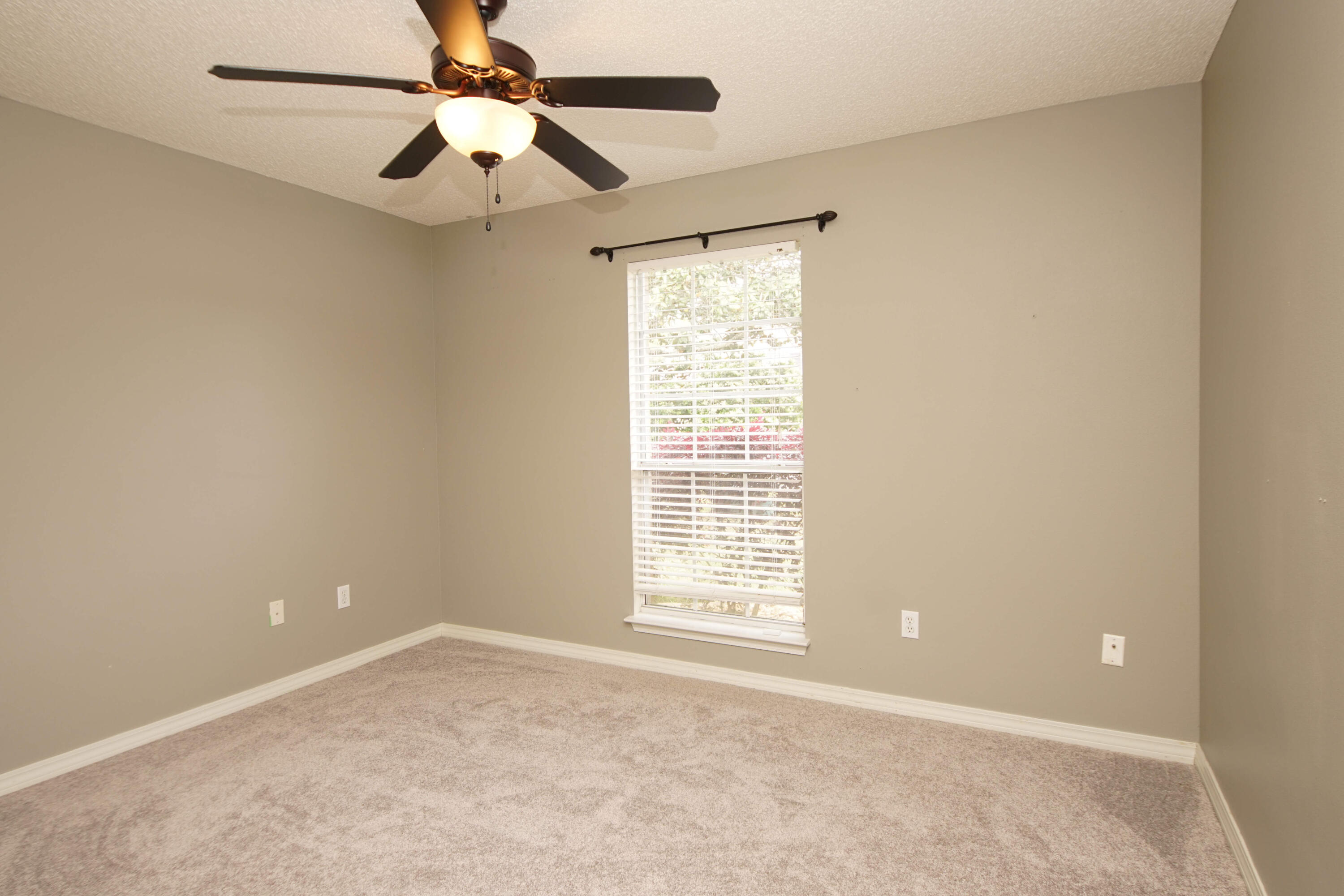 SHADOW OAK S/D - Residential Lease