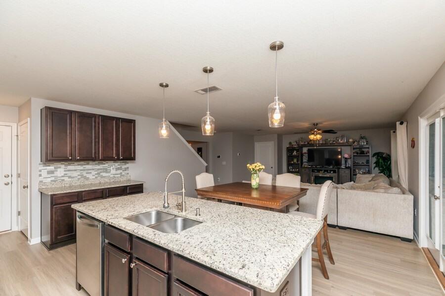 REDSTONE COMMONS - Residential Lease