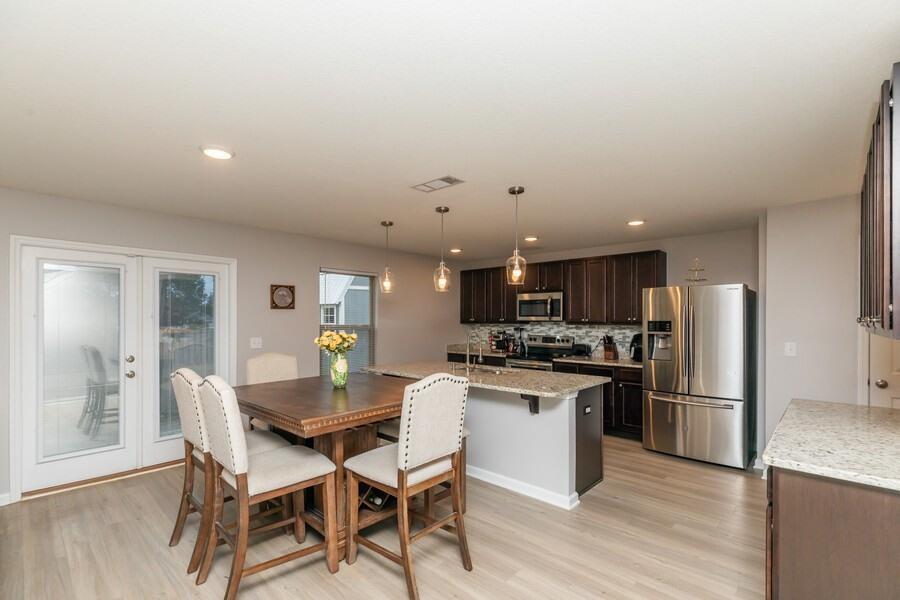 REDSTONE COMMONS - Residential Lease