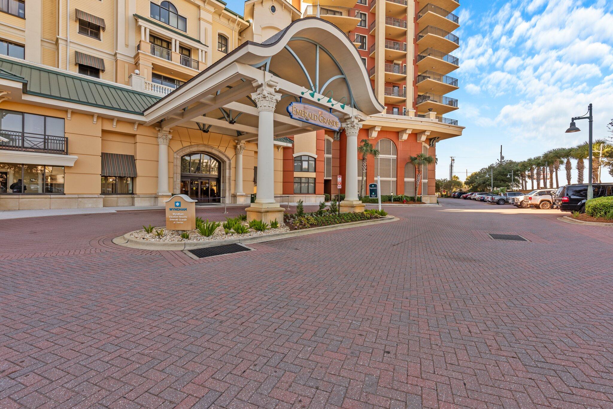 EMERALD GRANDE - Residential