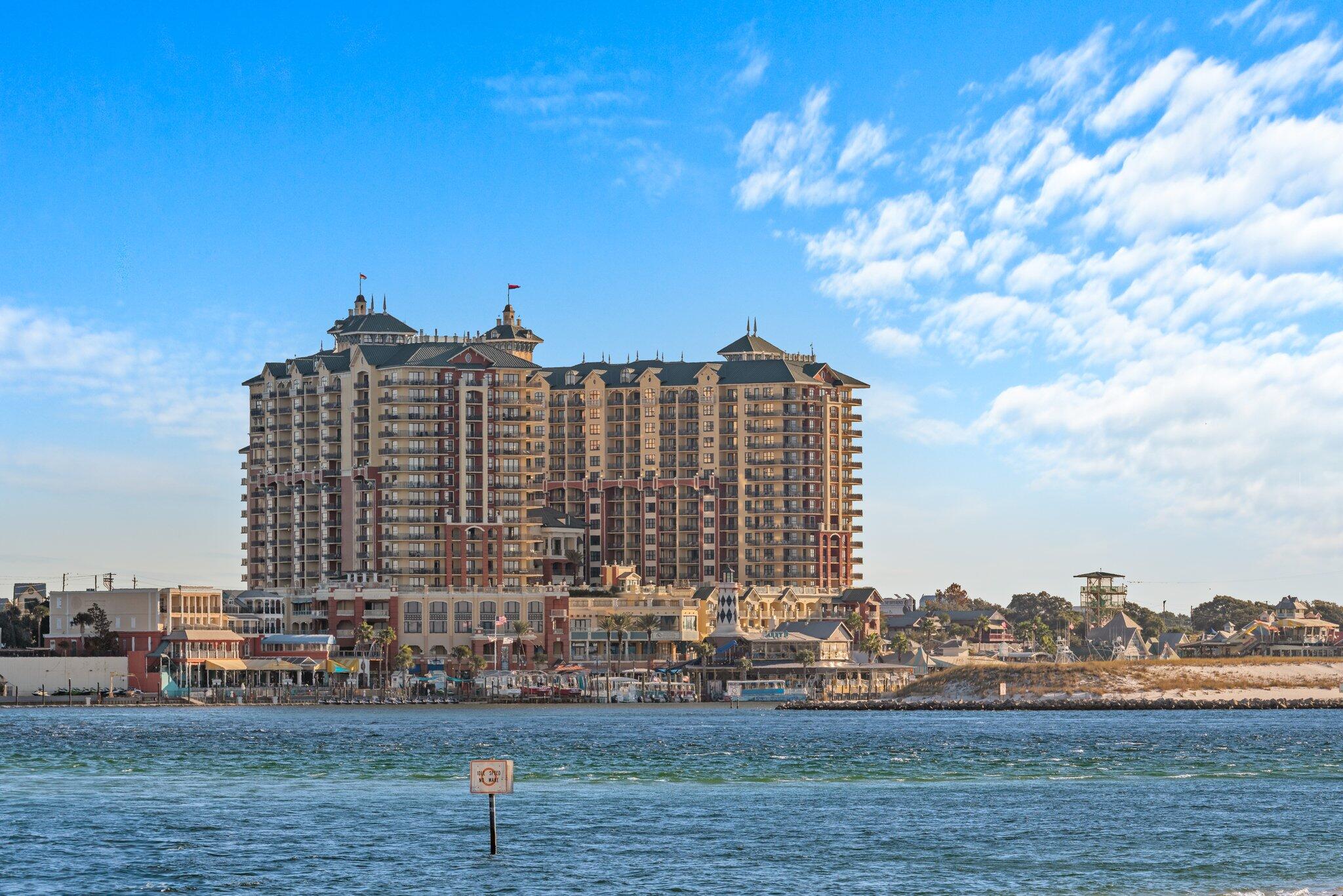 EMERALD GRANDE - Residential