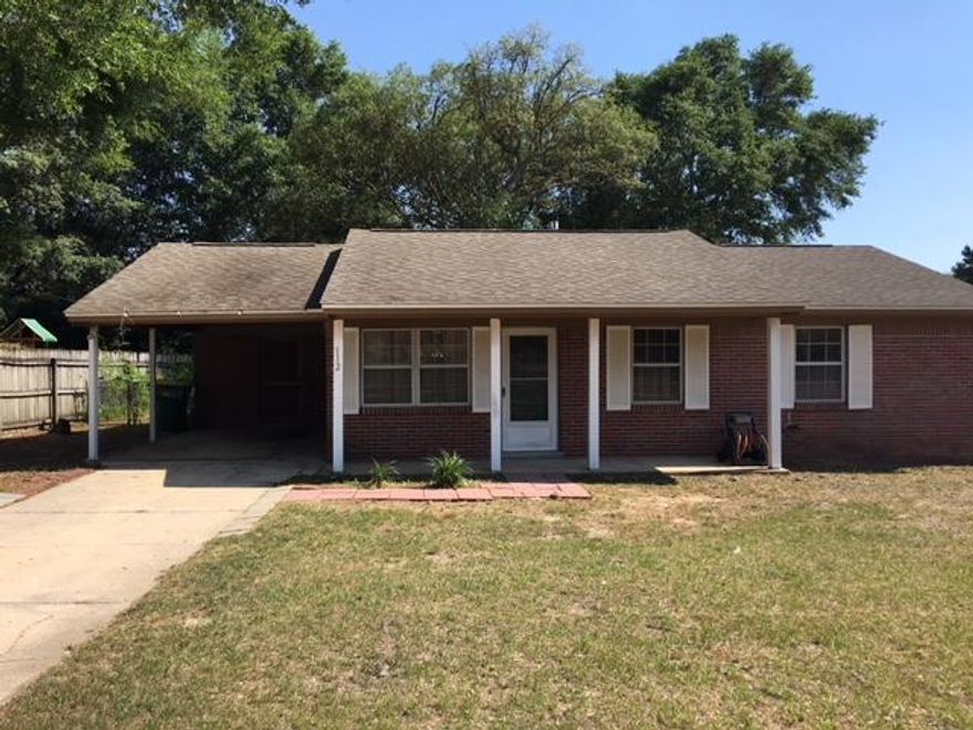 Brick home in heart of Niceville.