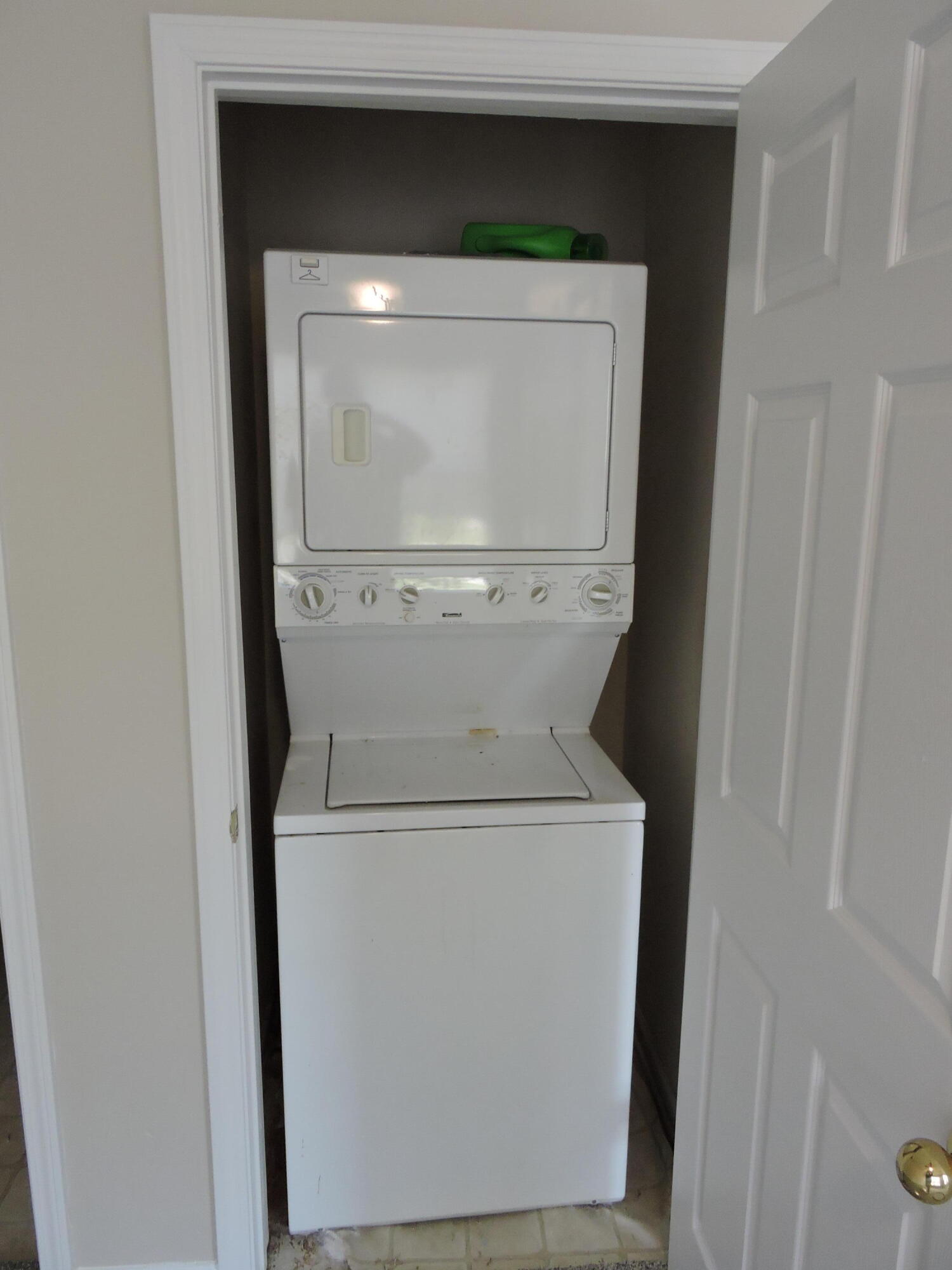 ROLLING PINES - Residential Lease