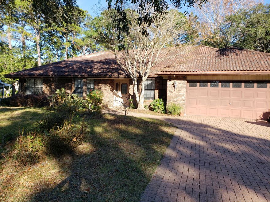 Wonderful, one-owner family home available now! // BAY VIEW // All BRICK // 1 Story // 3 Bedroom, 2 Bath // 2,507 SF // OPEN Living Room // Large Sun Room // HUGE EAT-IN KITCHEN // Over-sized Garage // Small Private Office // OPEN Formal Dining Room // WET BAR //Golf Course Lot // NO HOA FEES!! ...Call or TEXT Today for more information or to schedule a private tour!
