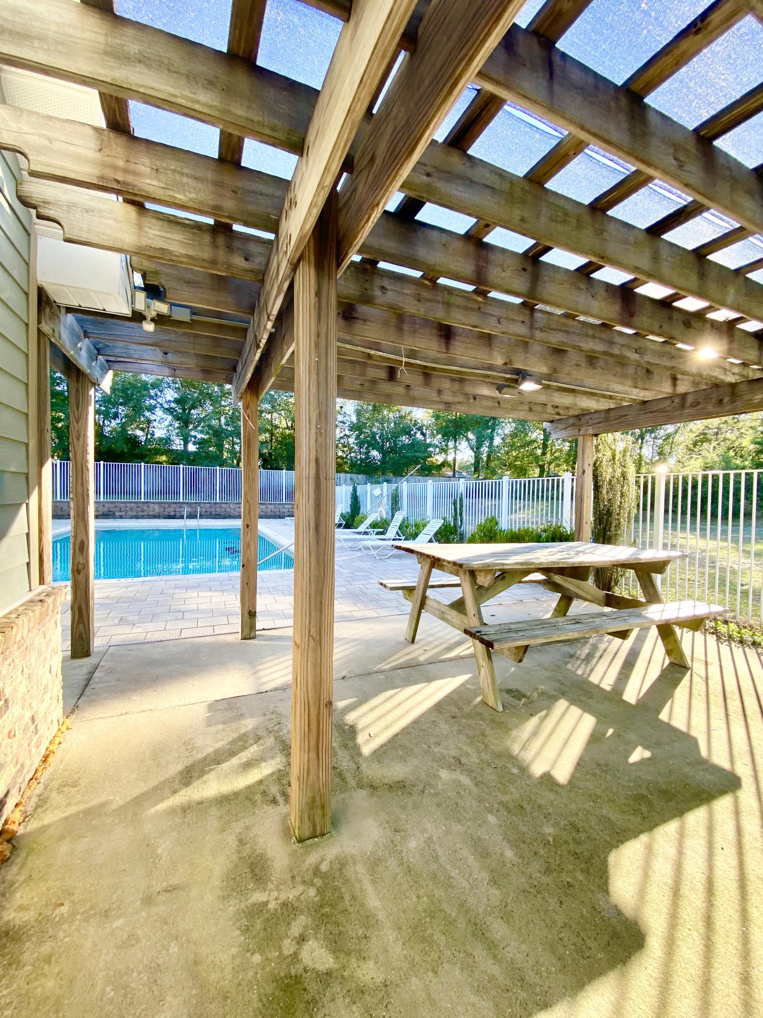 ARBOR LAKE - Residential