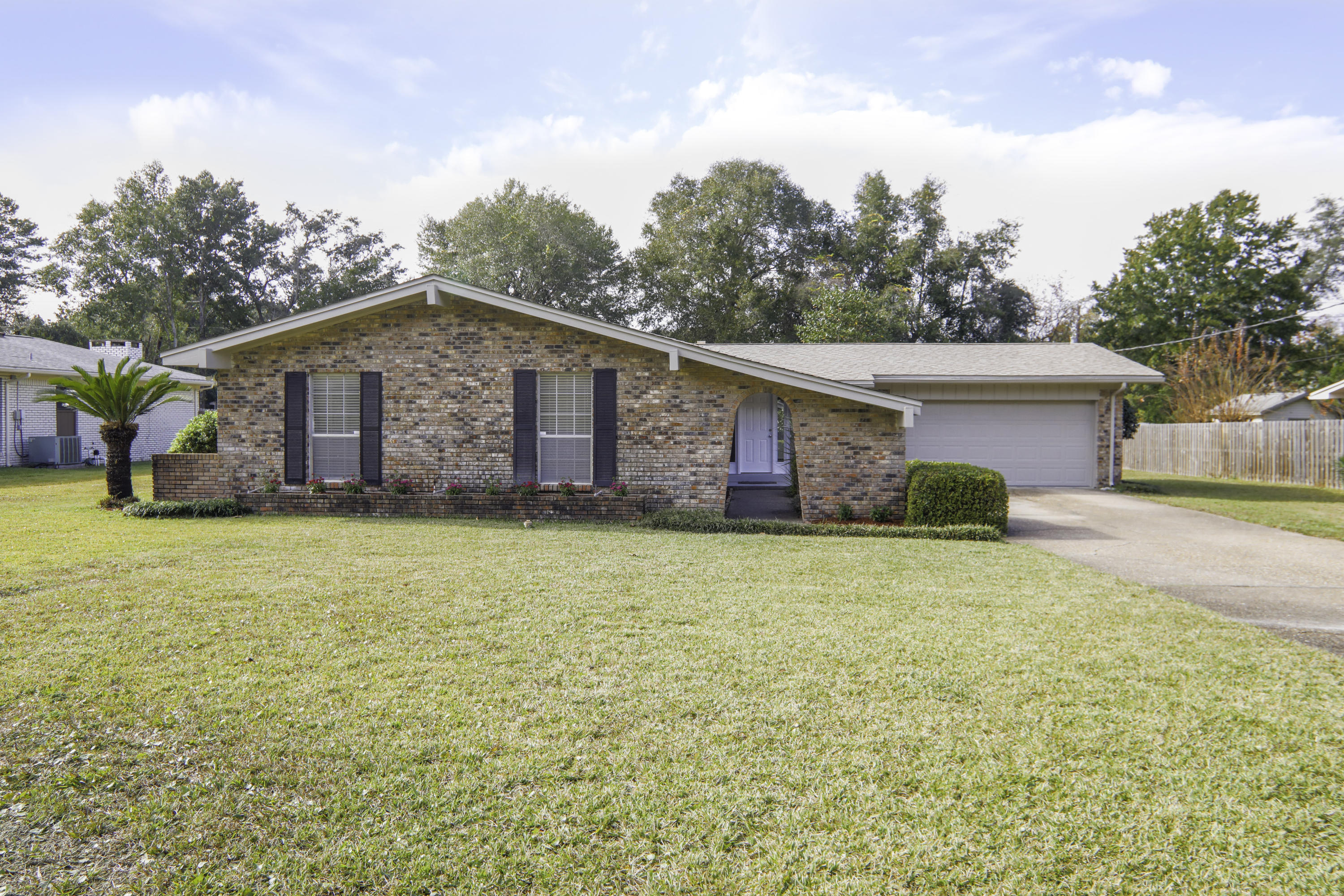 LAKE LORRAINE ESTATES 1 - Residential