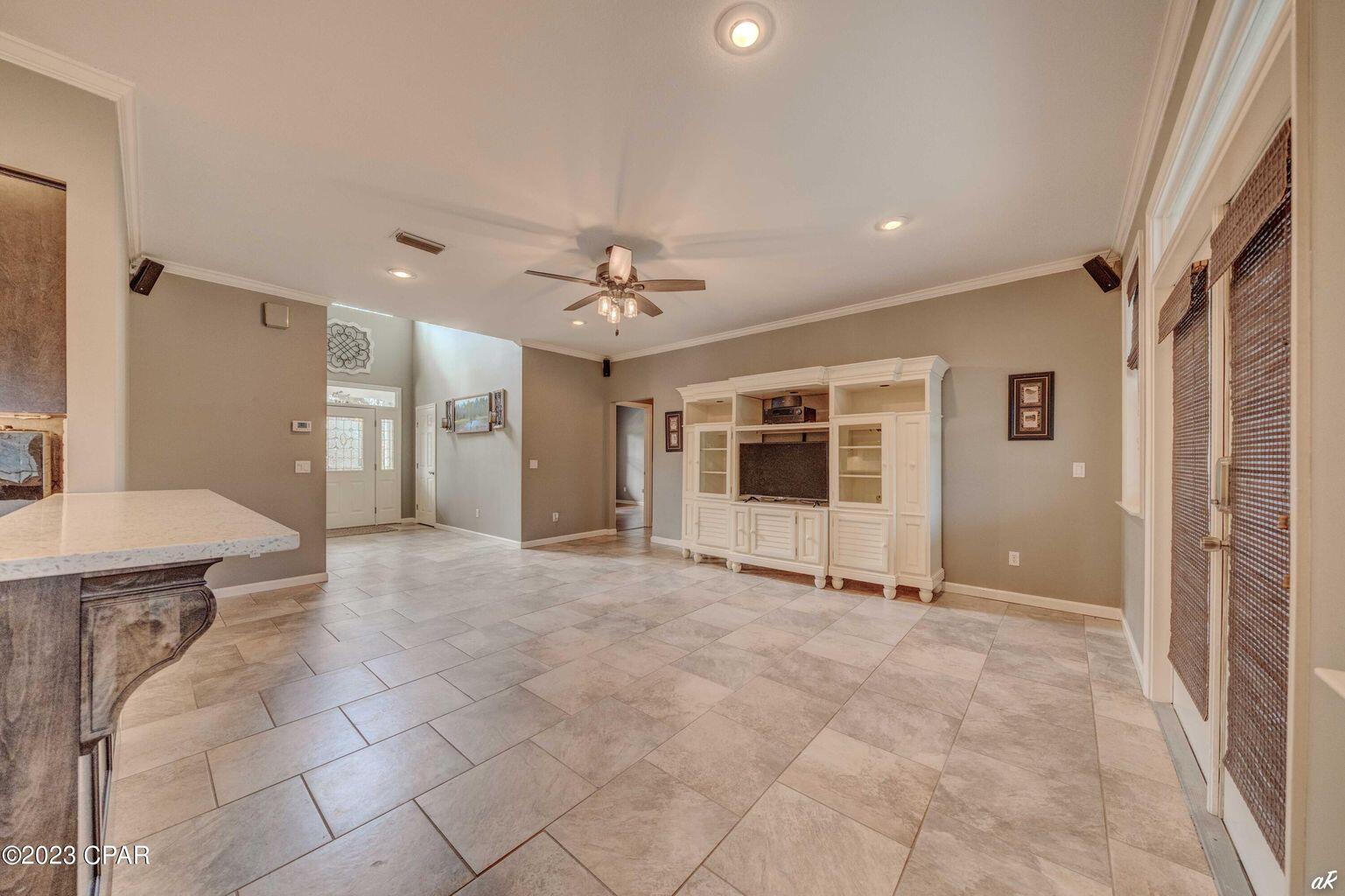 COLONY CLUB HARBOUR PH 3 - Residential