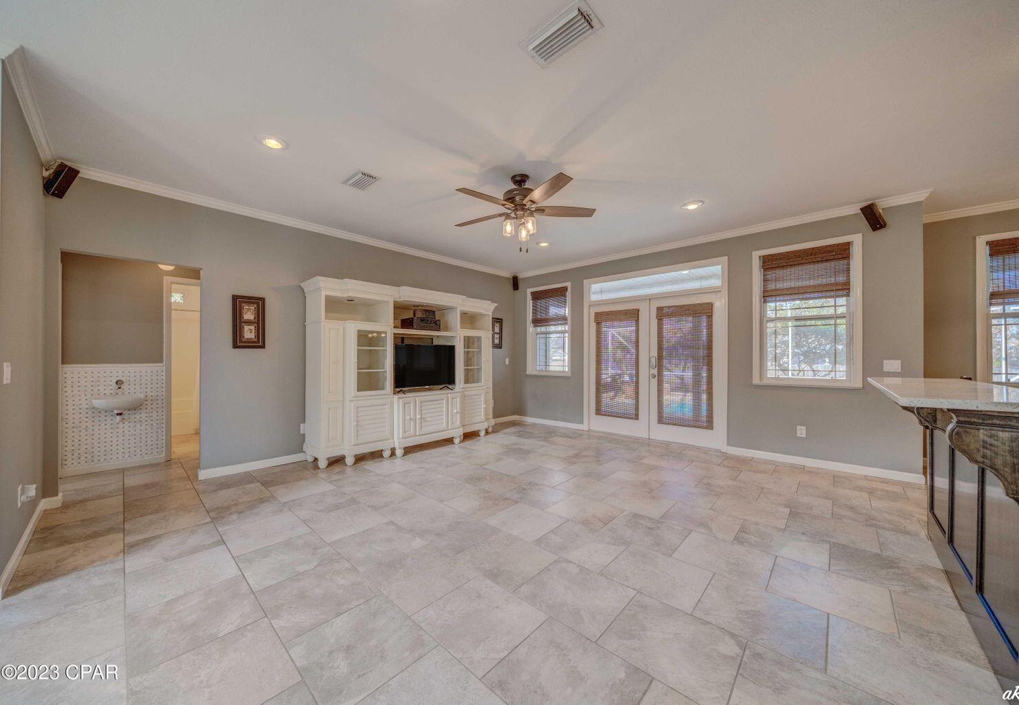 COLONY CLUB HARBOUR PH 3 - Residential