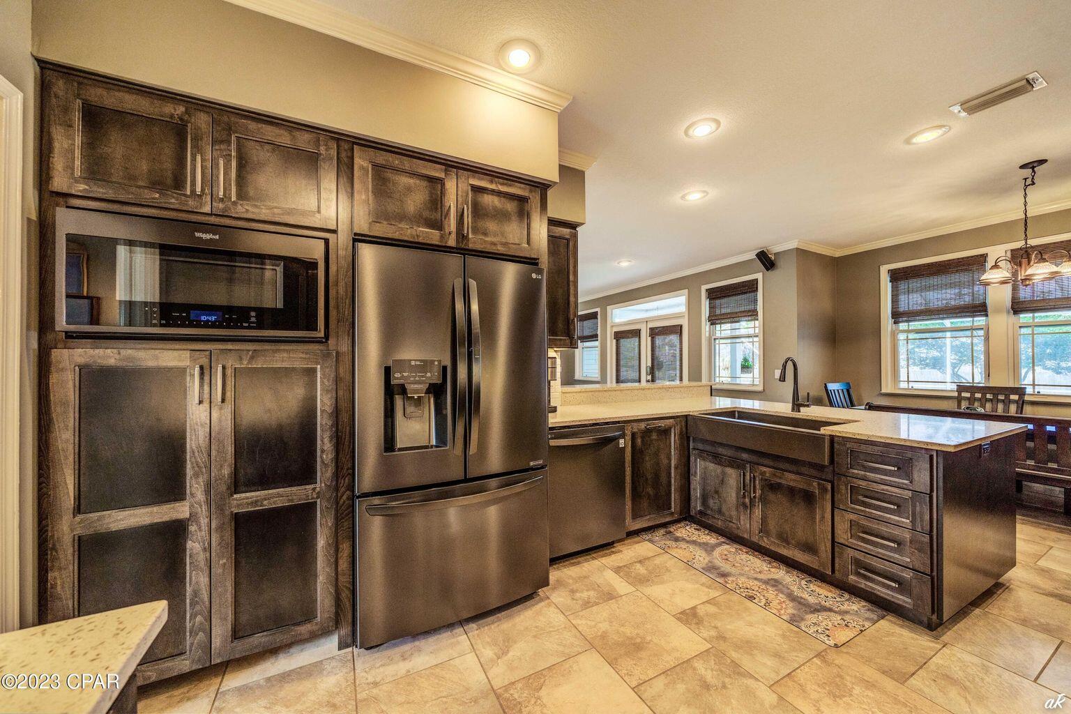 COLONY CLUB HARBOUR PH 3 - Residential