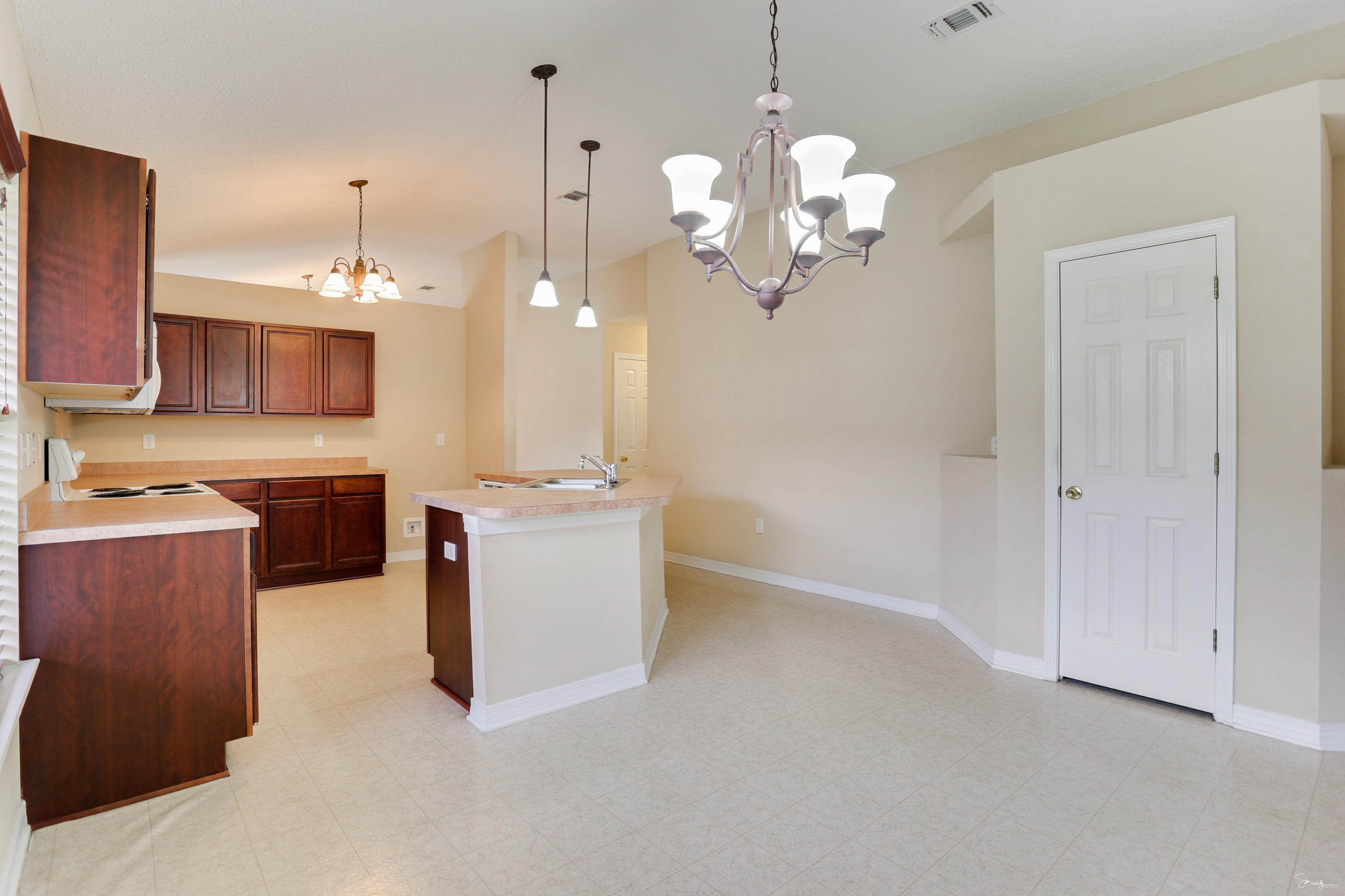 KELLIE'S WAY - Residential