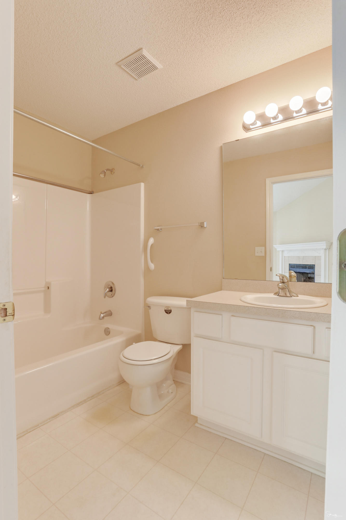 KELLIE'S WAY - Residential