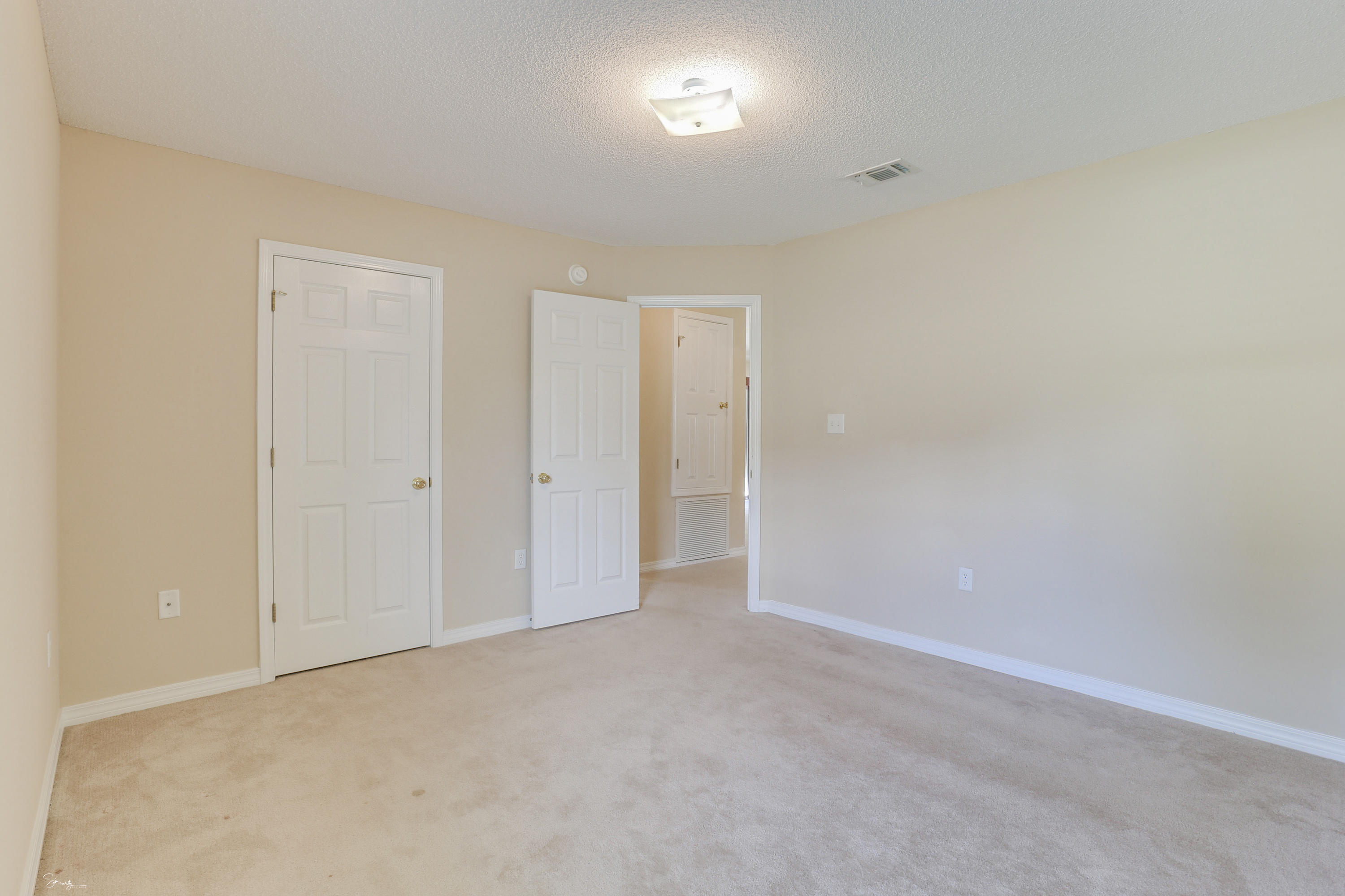 KELLIE'S WAY - Residential