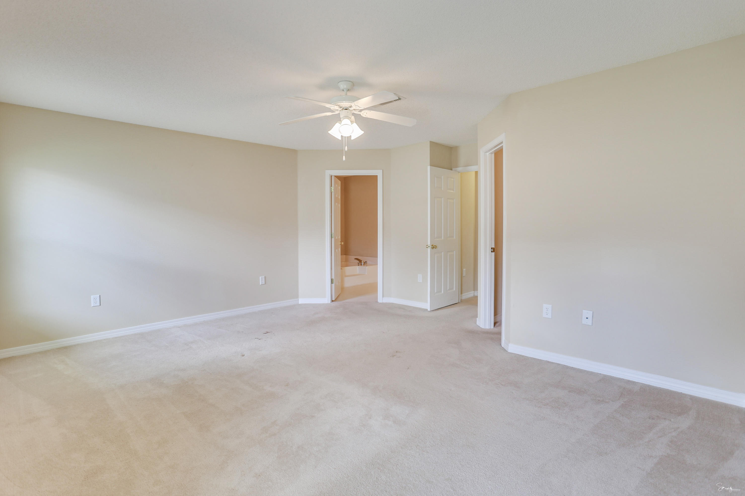 KELLIE'S WAY - Residential