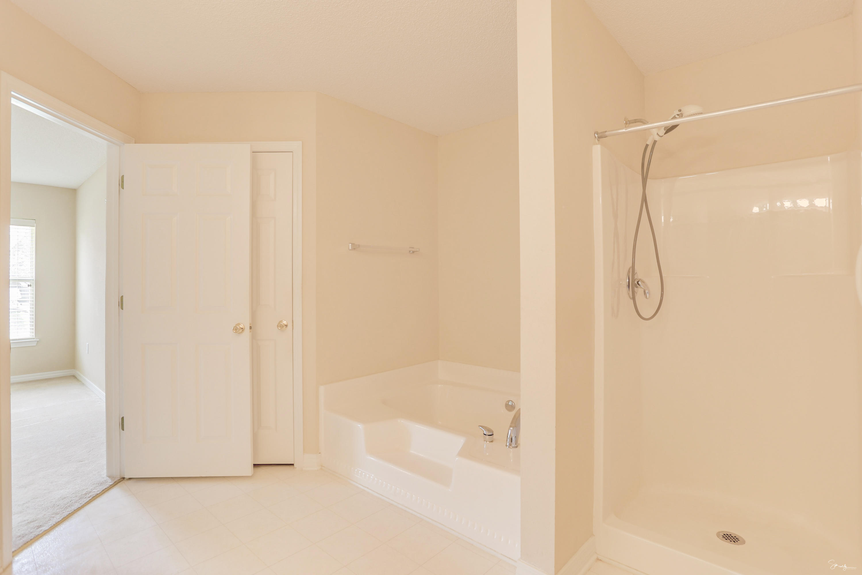 KELLIE'S WAY - Residential