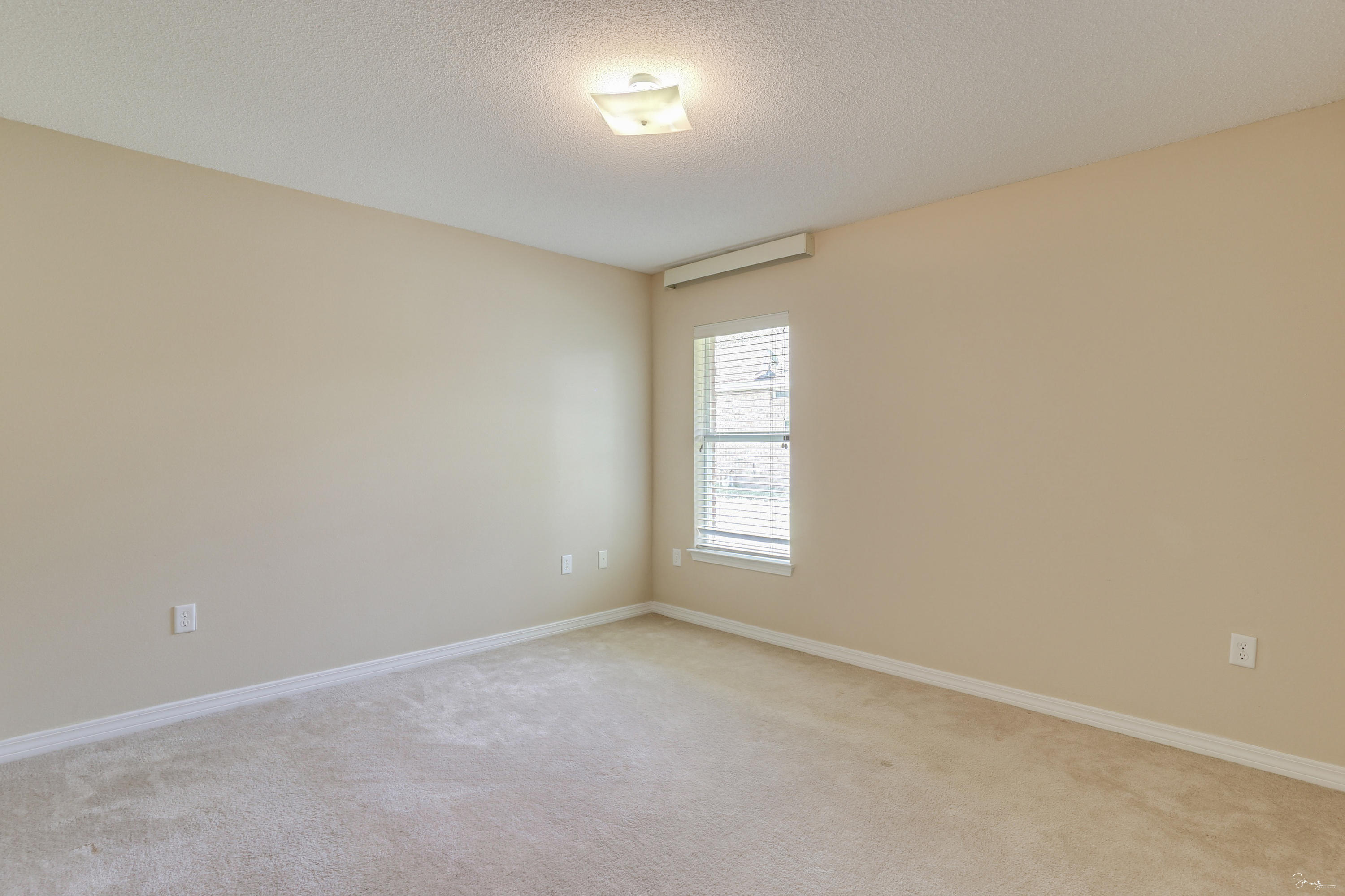 KELLIE'S WAY - Residential