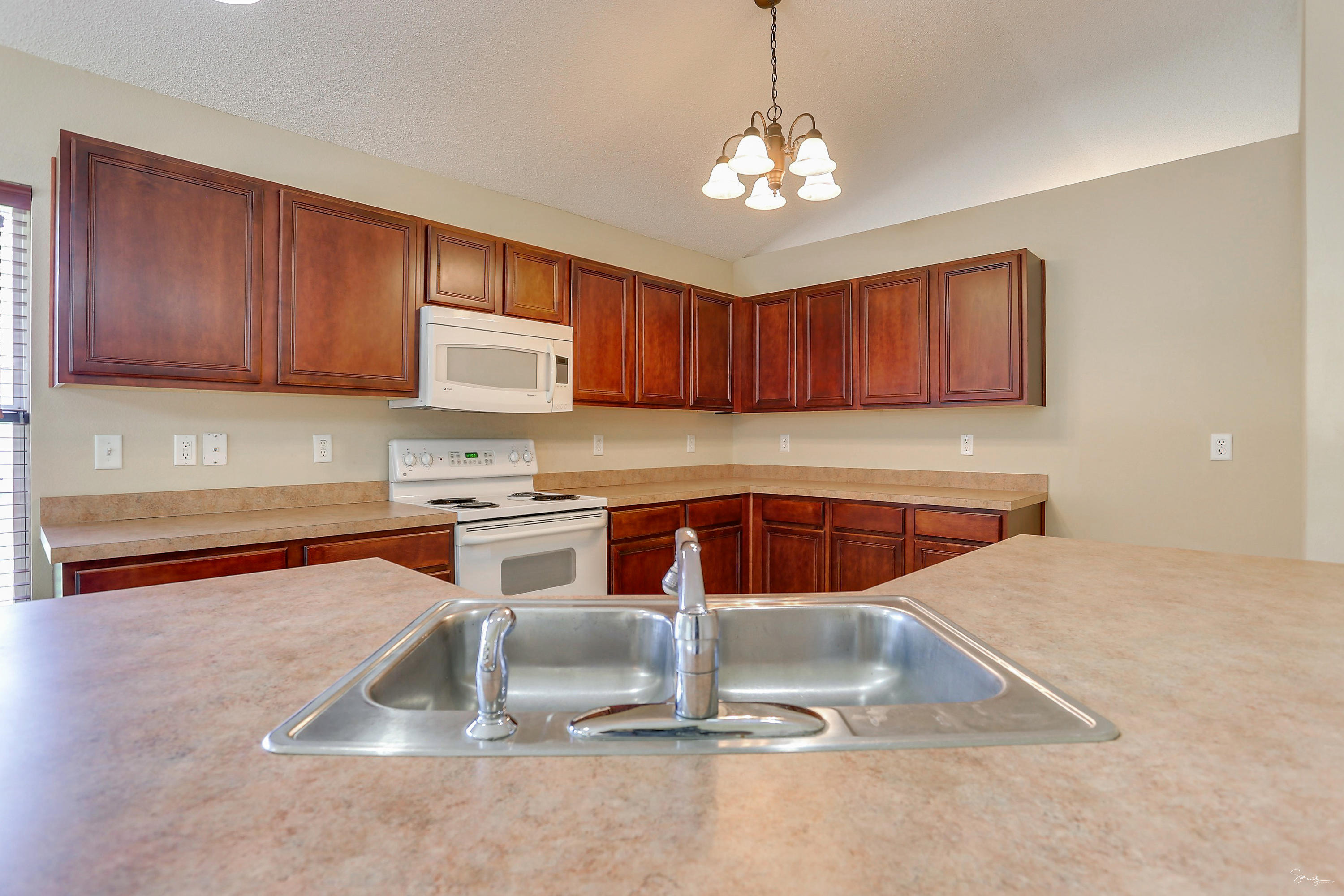 KELLIE'S WAY - Residential