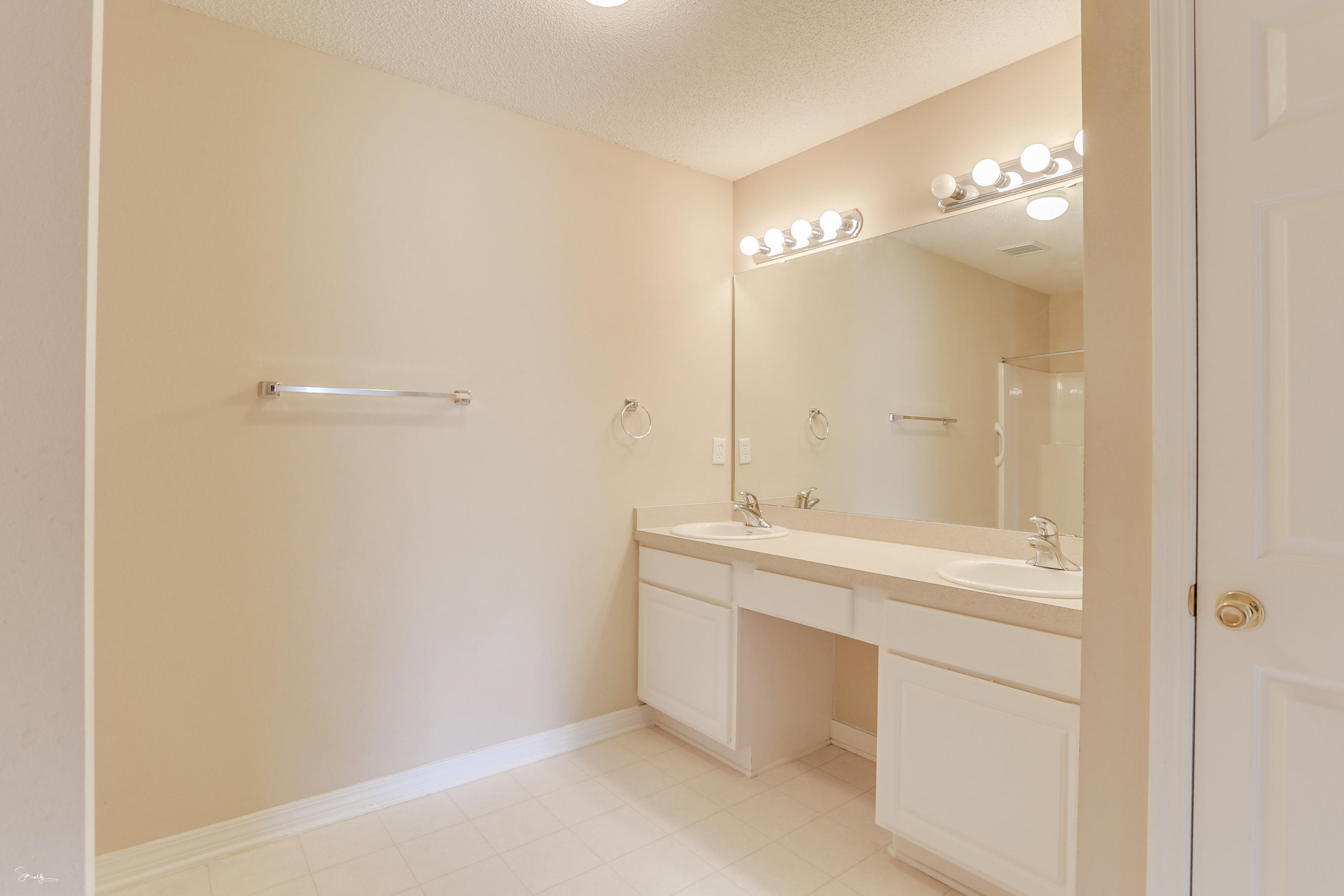 KELLIE'S WAY - Residential